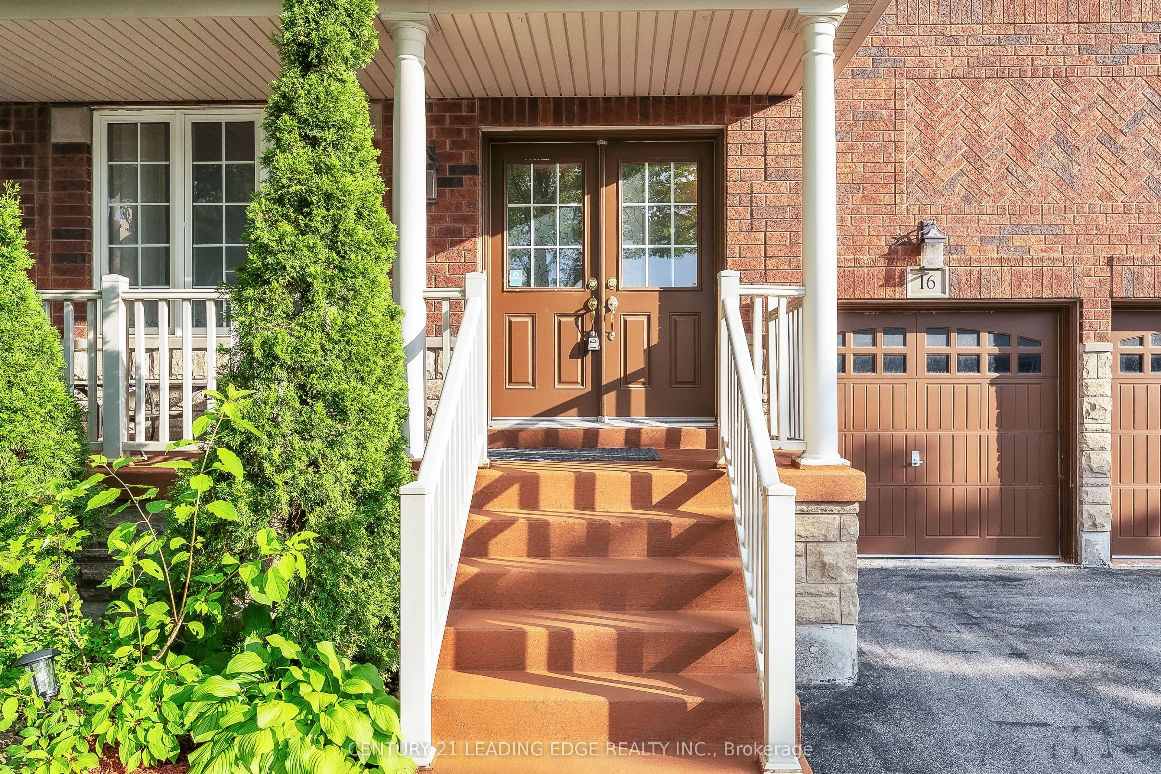 16 Bicknell Court, Ajax, ON L1T 0G3