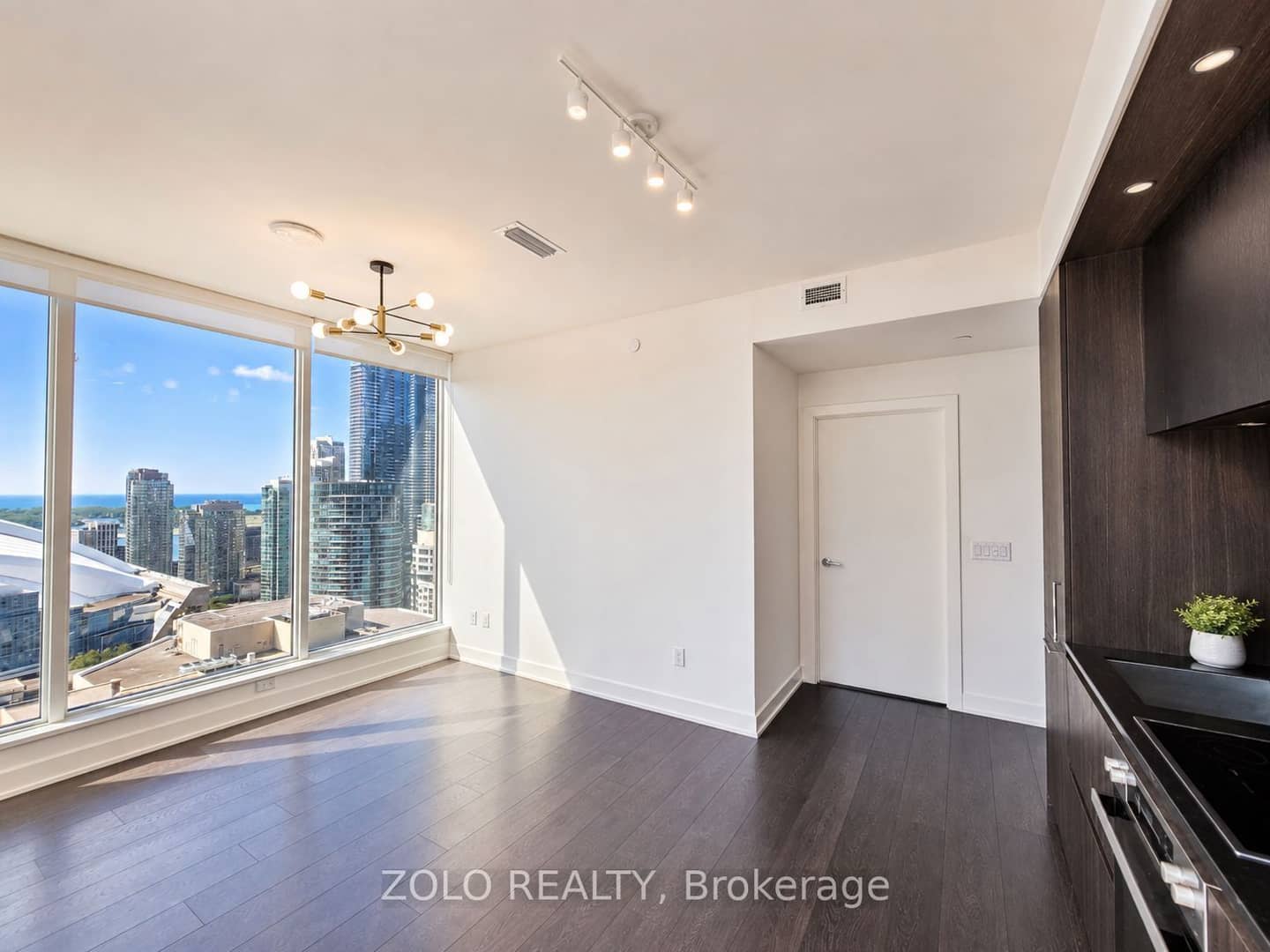 35 Mercer Street 2616, Toronto, ON M5V 1H2