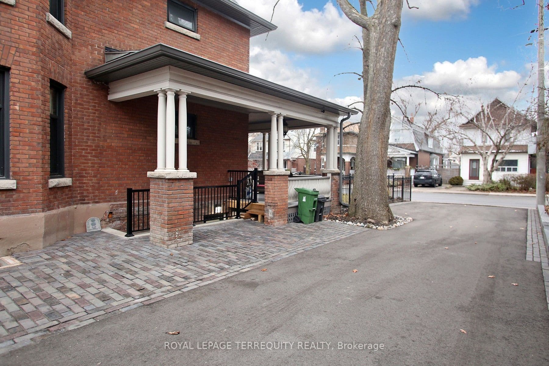 354 Main Street Bsmt, Toronto, ON M4C 4X7