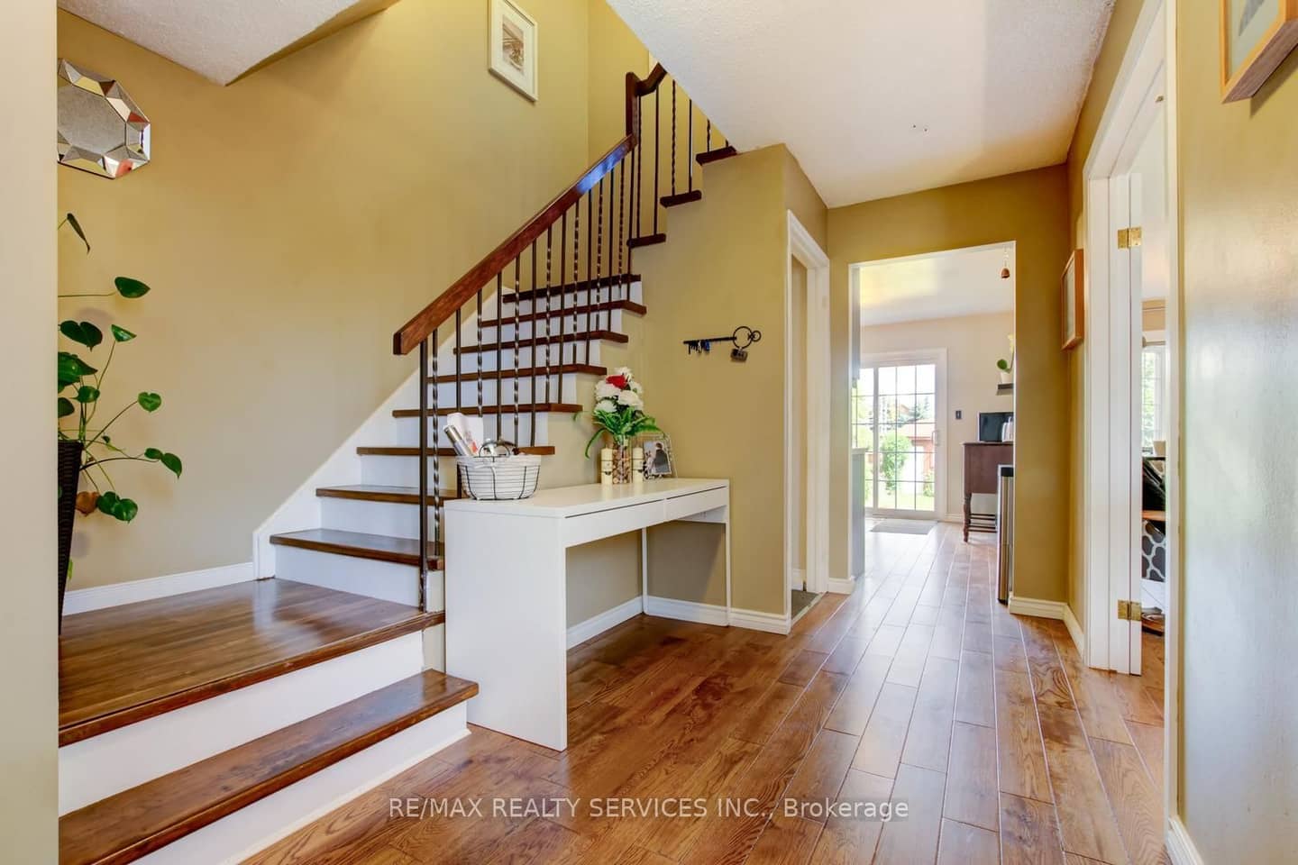 16 Cavalier Court, Brampton, ON L6V 3K6