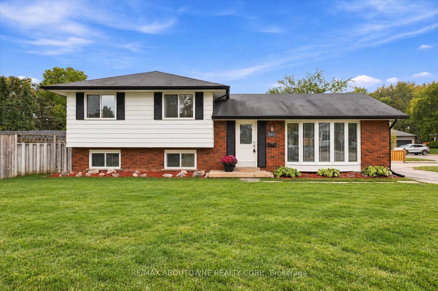 340 Duncombe Drive, Burlington, ON L7L 4M1