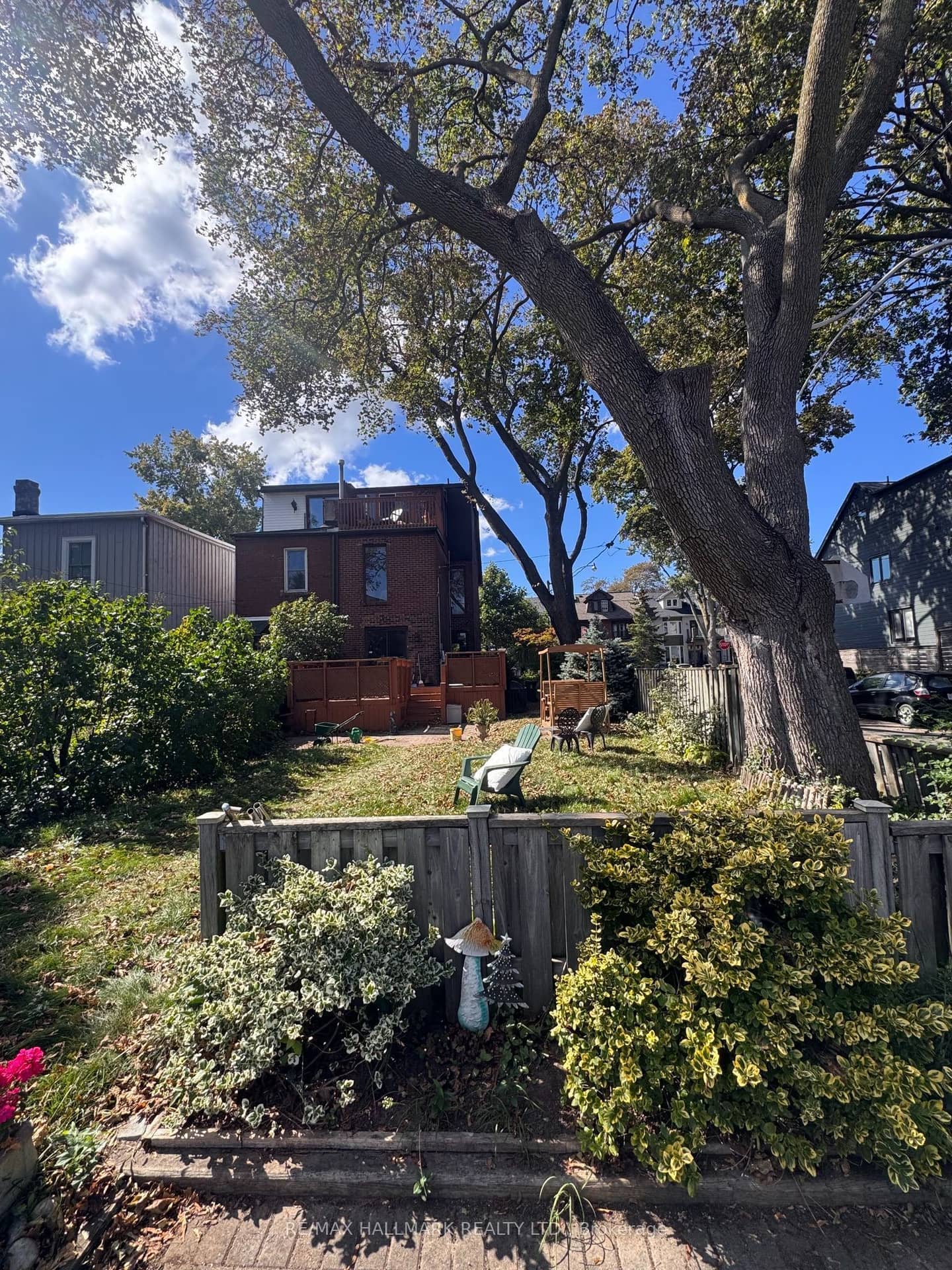 133 Hampton Avenue, Toronto, ON M4K 2Z2