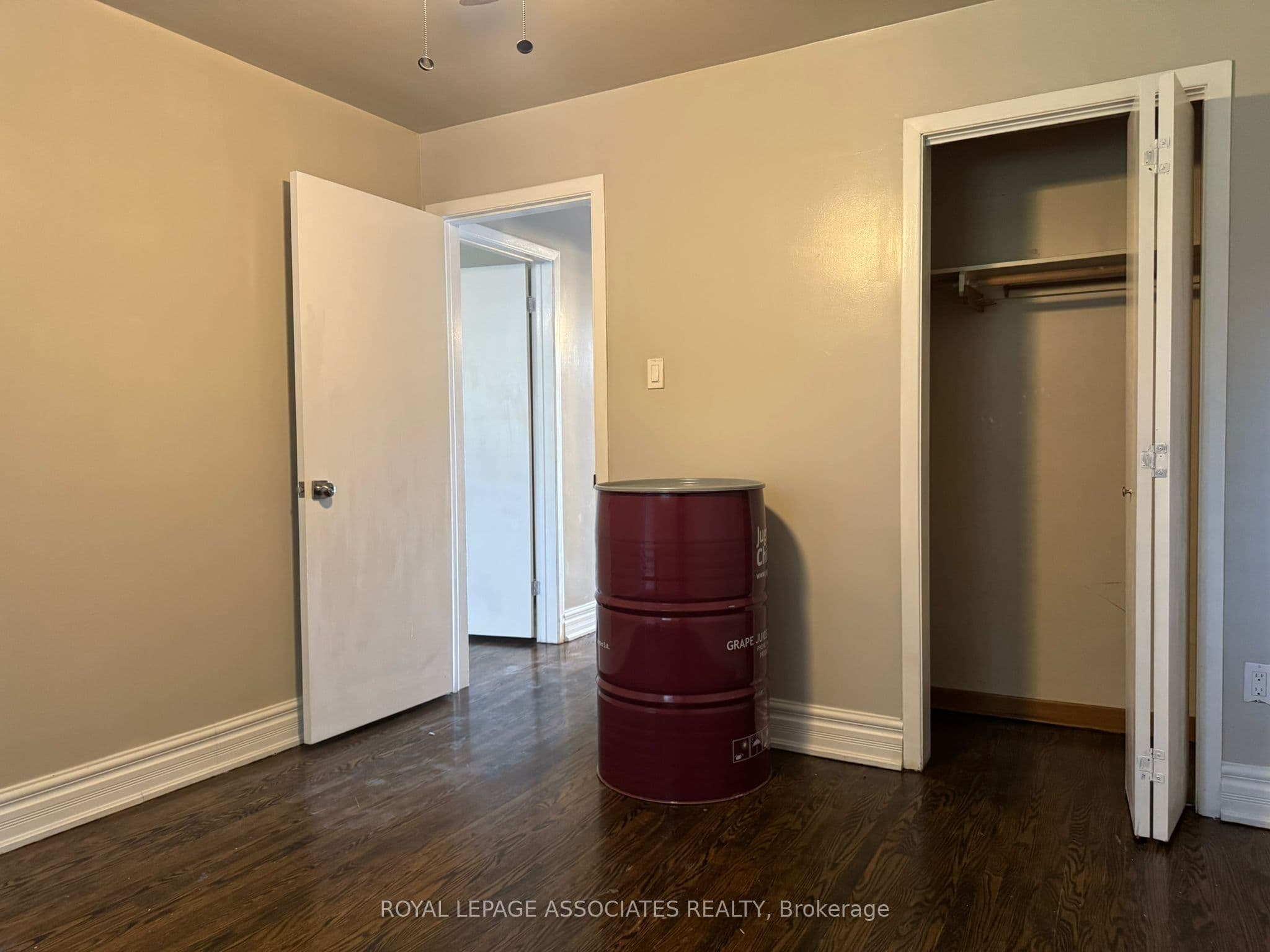 50 Blossom Crescent Main, Toronto, ON M3N 2B2