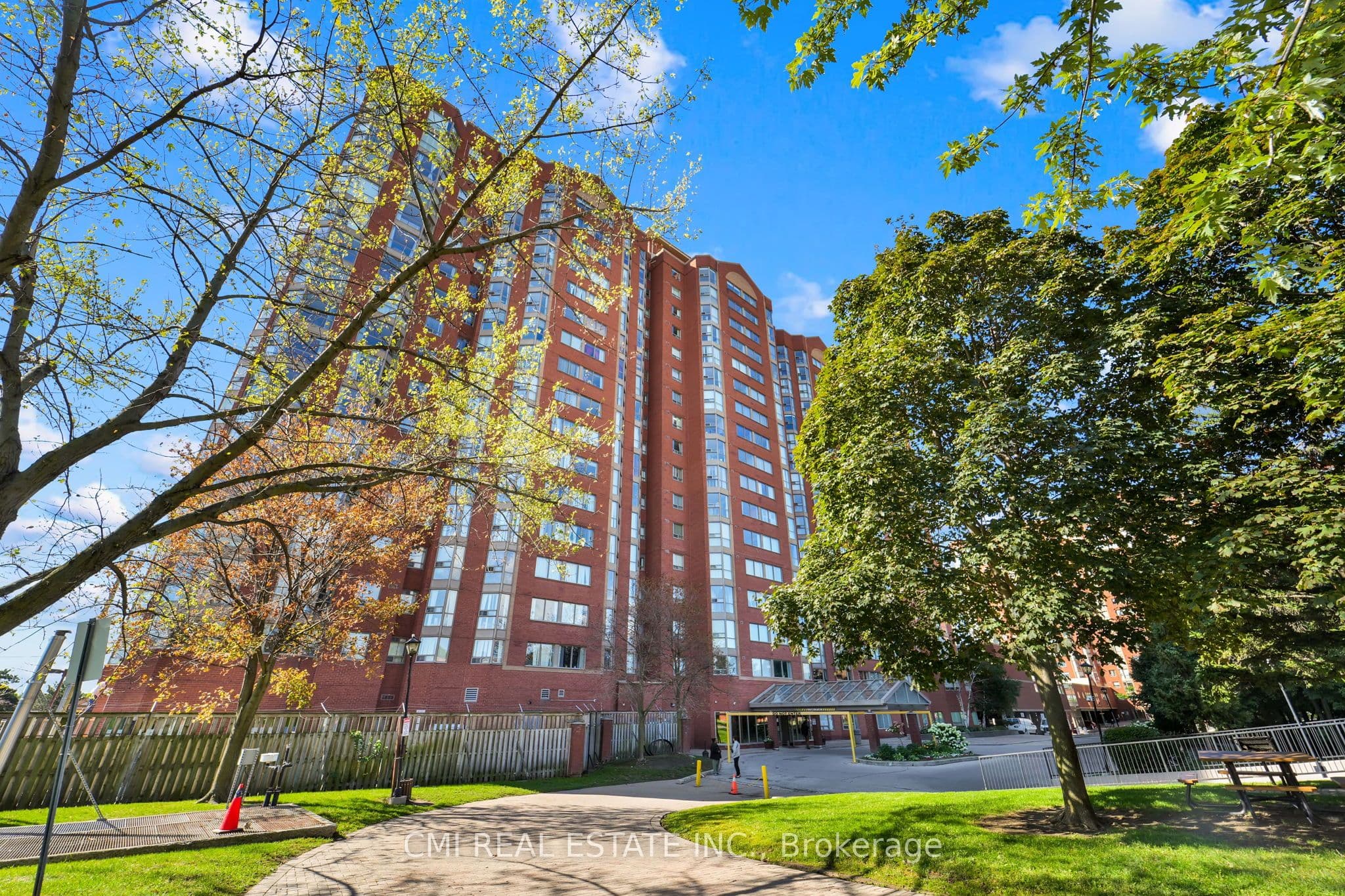 2466 Eglinton Avenue E 1510, Toronto, ON M1K 5J8