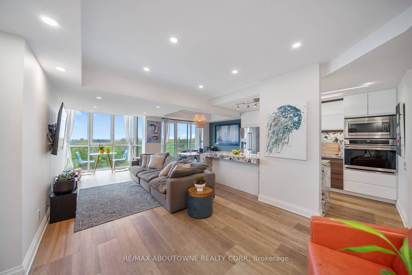 50 Old Mill Road 703, Oakville, ON L6J 7W1