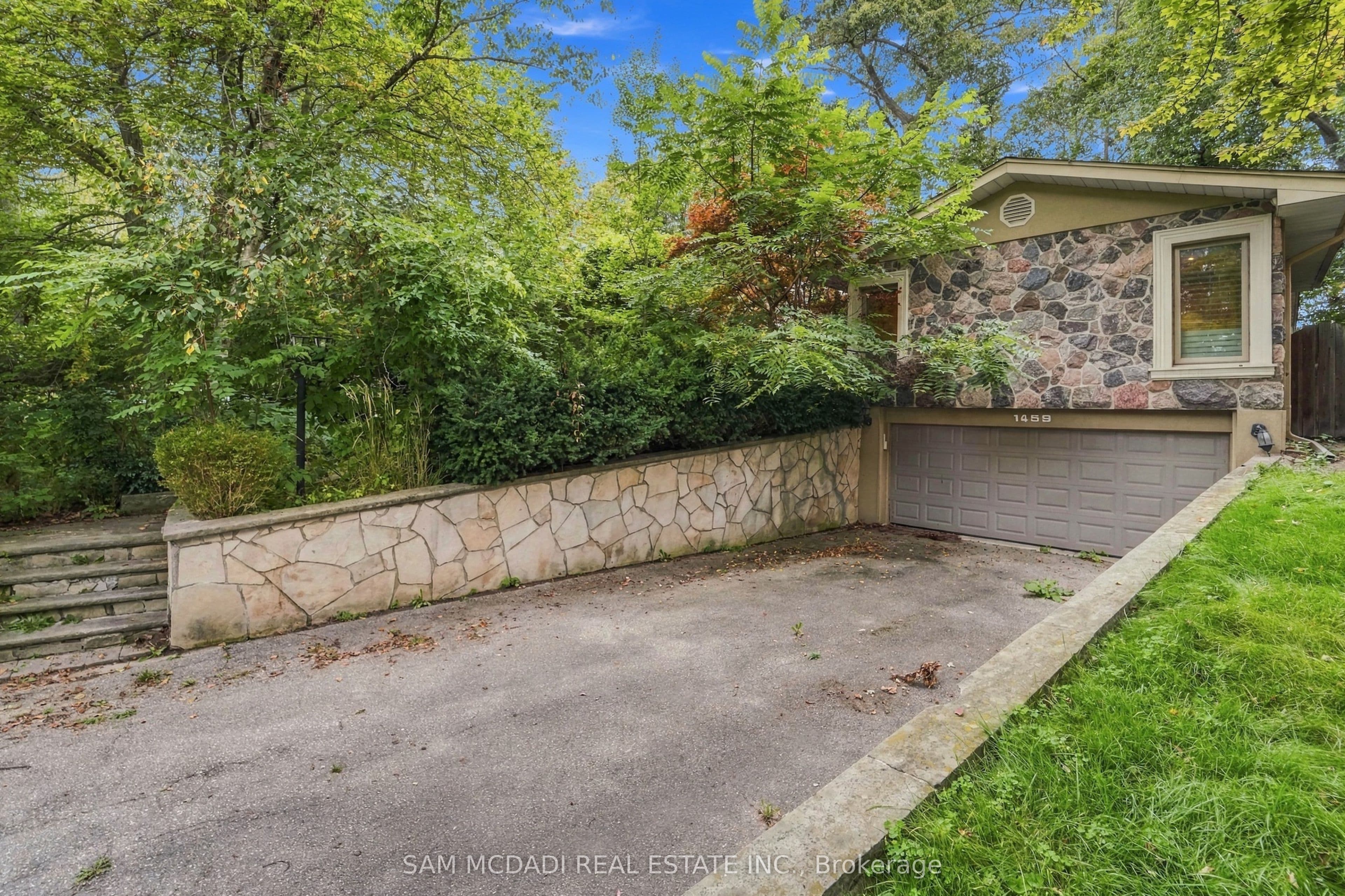 1459 Birchwood Drive, Mississauga, ON L5J 1T3