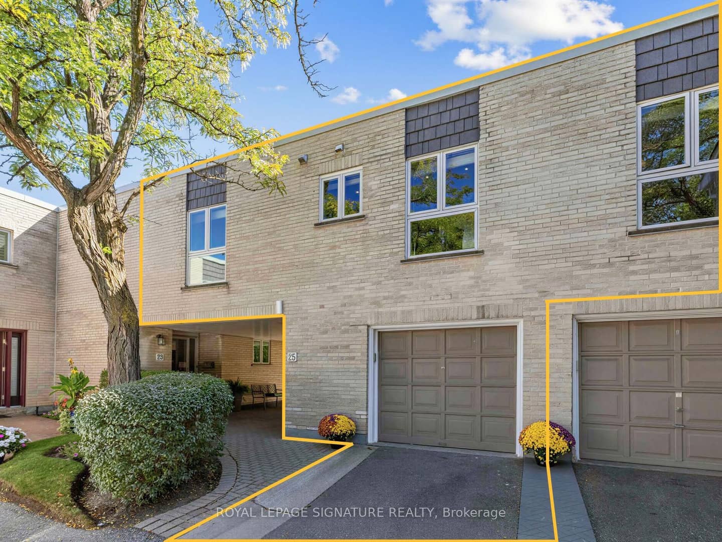 25 Proudbank Millway, Toronto, ON M2L 1P3