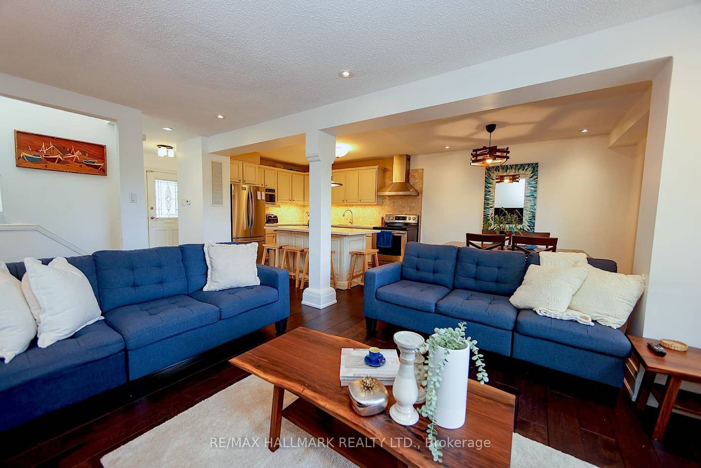781 Pam Crescent, Newmarket, ON L3Y 5B7