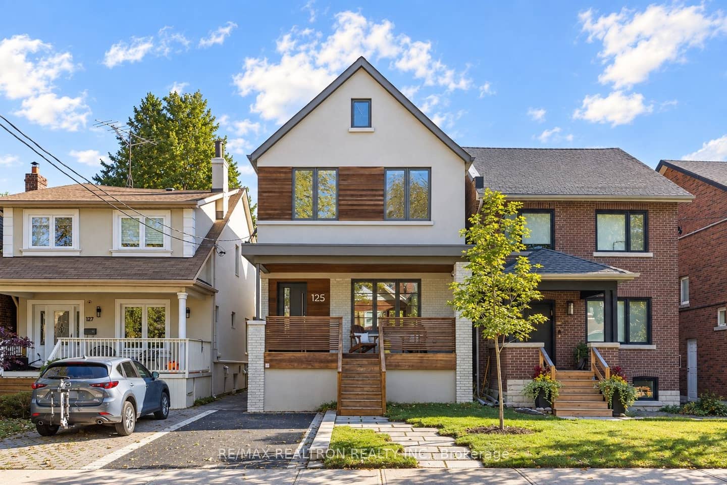 125 Pinewood Avenue, Toronto, ON M6C 2V4