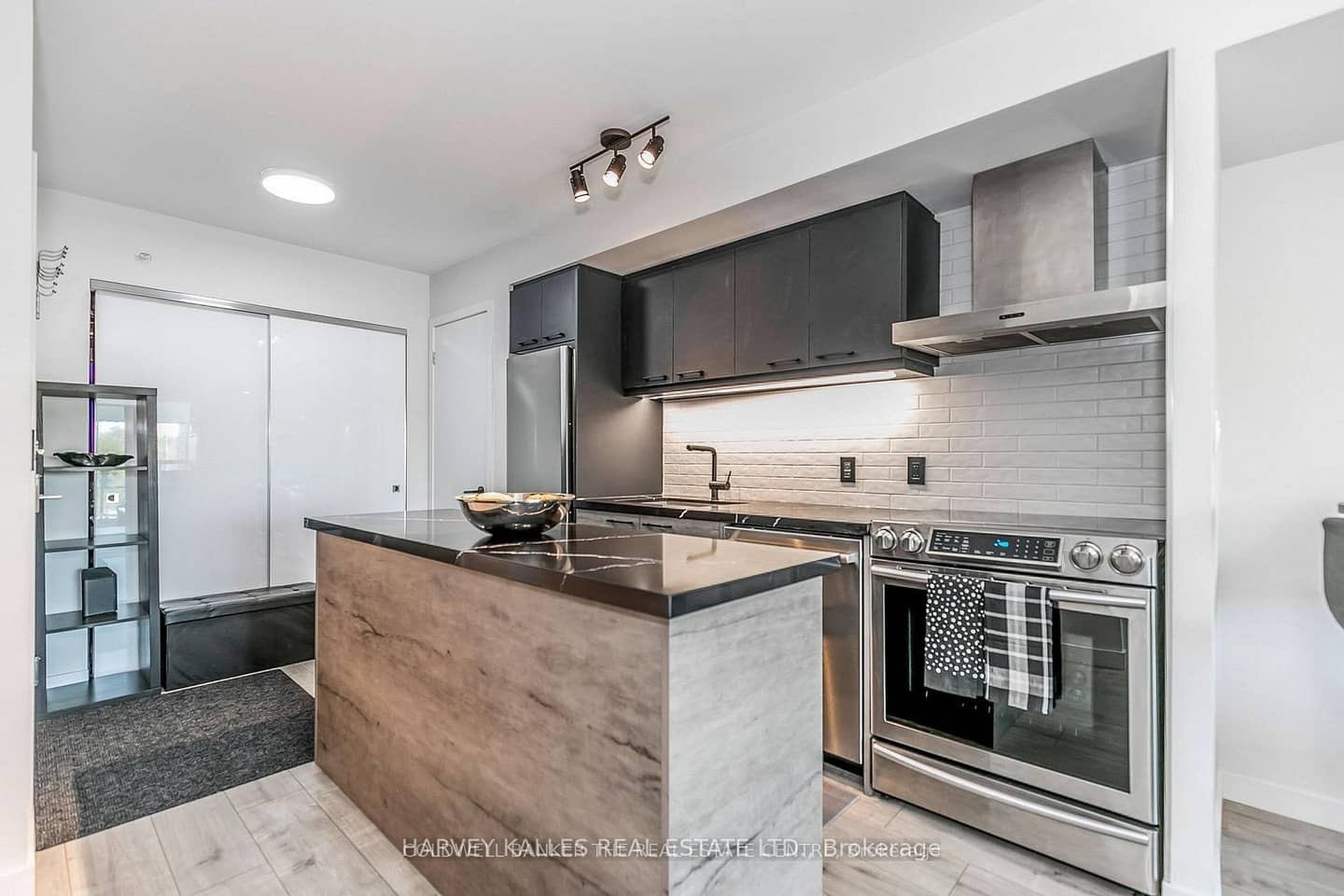 68 Abell Street 538, Toronto, ON M6J 0B1