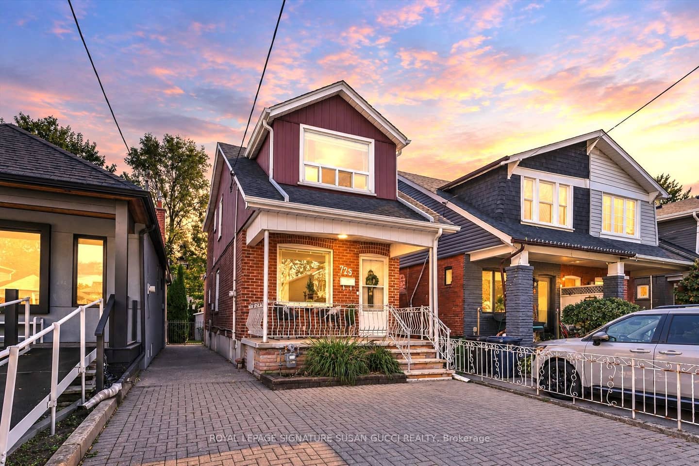 725 Sammon Avenue, Toronto, ON M4C 2E3