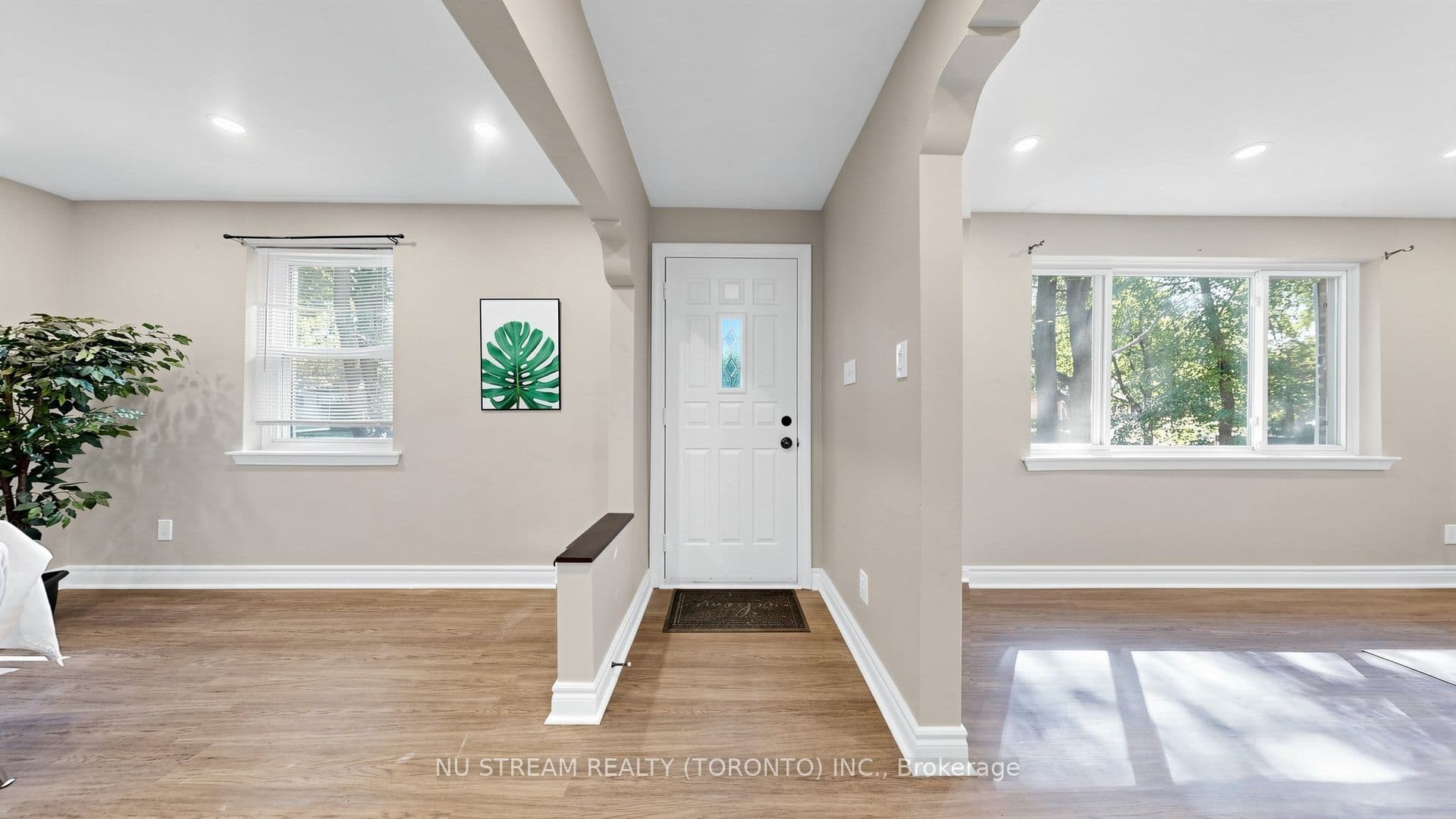 226 Oakridge Drive, Toronto, ON M1M 2B3