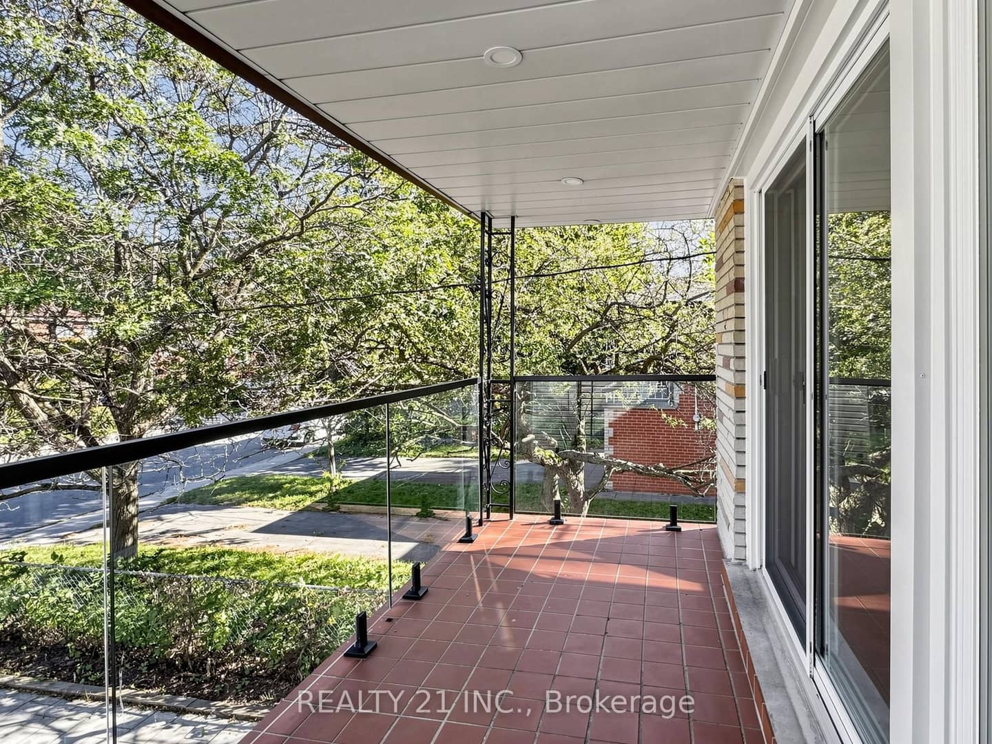 120 Queensbury Avenue, Toronto, ON M1N 2X7
