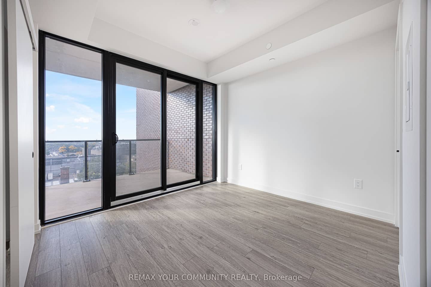181 Sterling Road 1005, Toronto, ON M6R 2B2