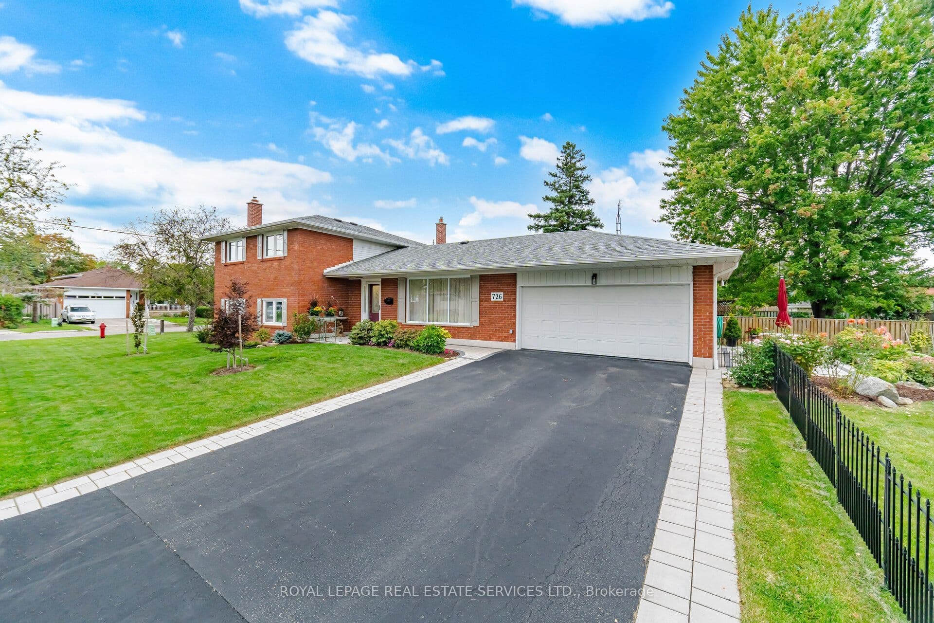 726 Netherton Crescent, Mississauga, ON L4Y 2M4