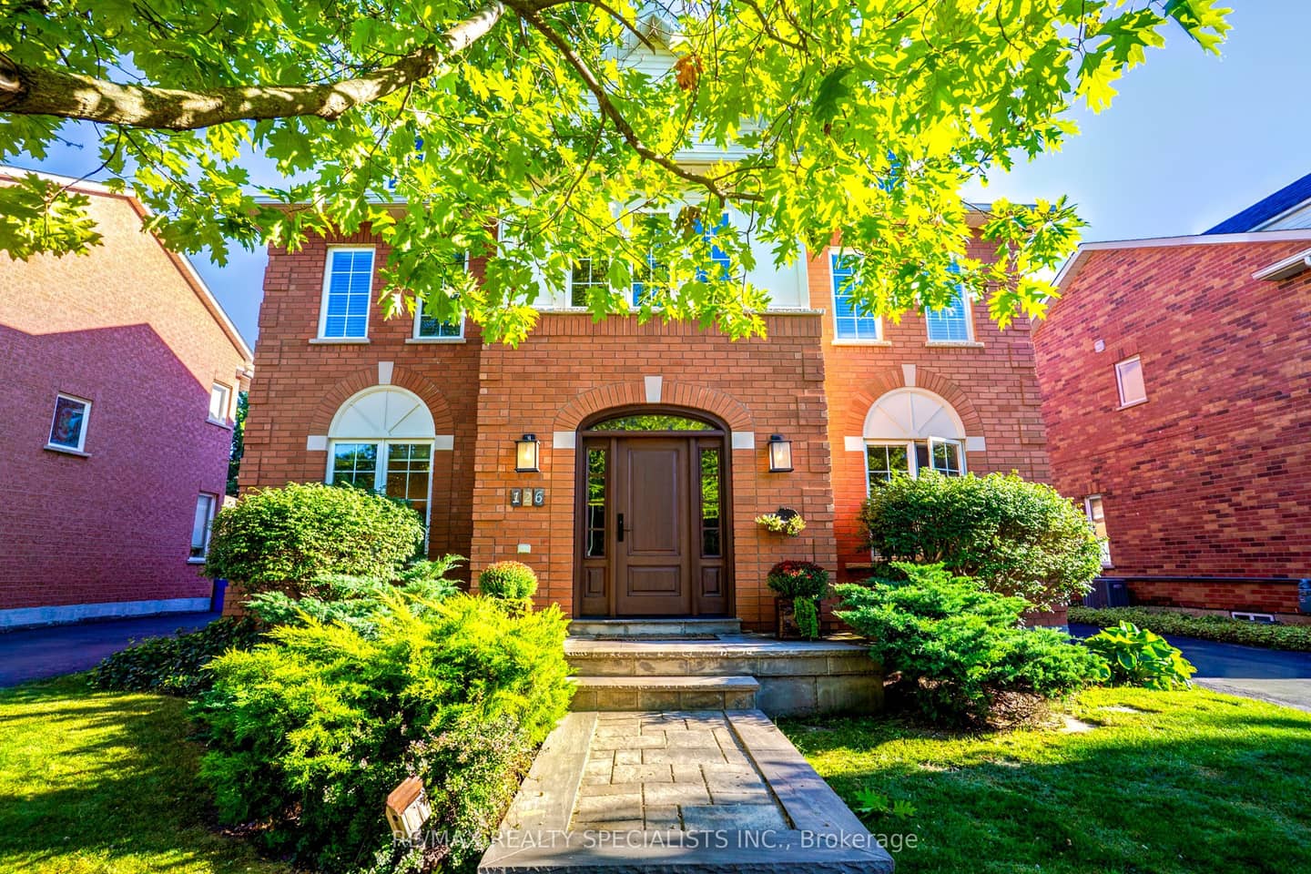 126 Westchester Road, Oakville, ON L6H 6H9