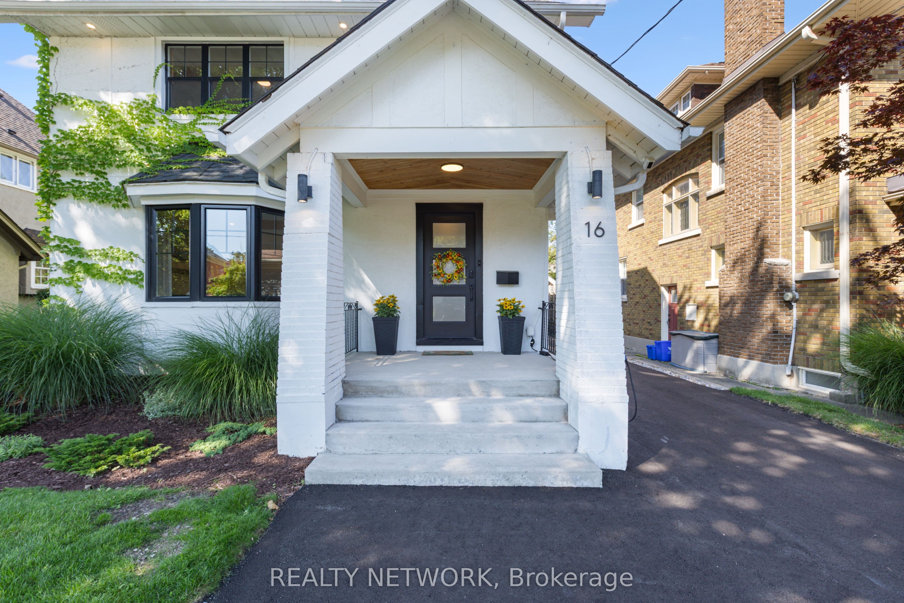 16 South Drive, St. Catharines, ON L2R 4T8