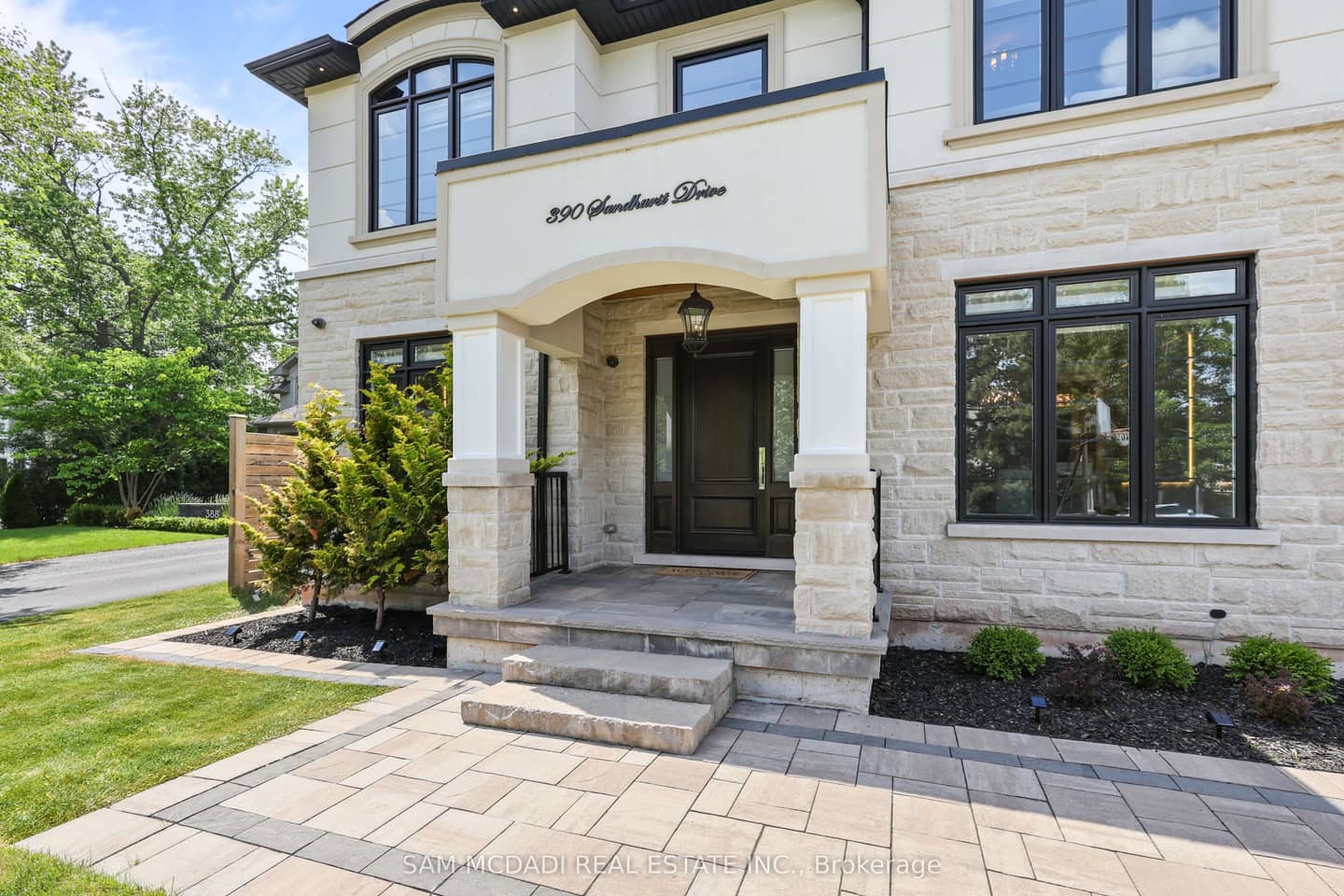 390 Sandhurst Drive, Oakville, ON L6L 4L3