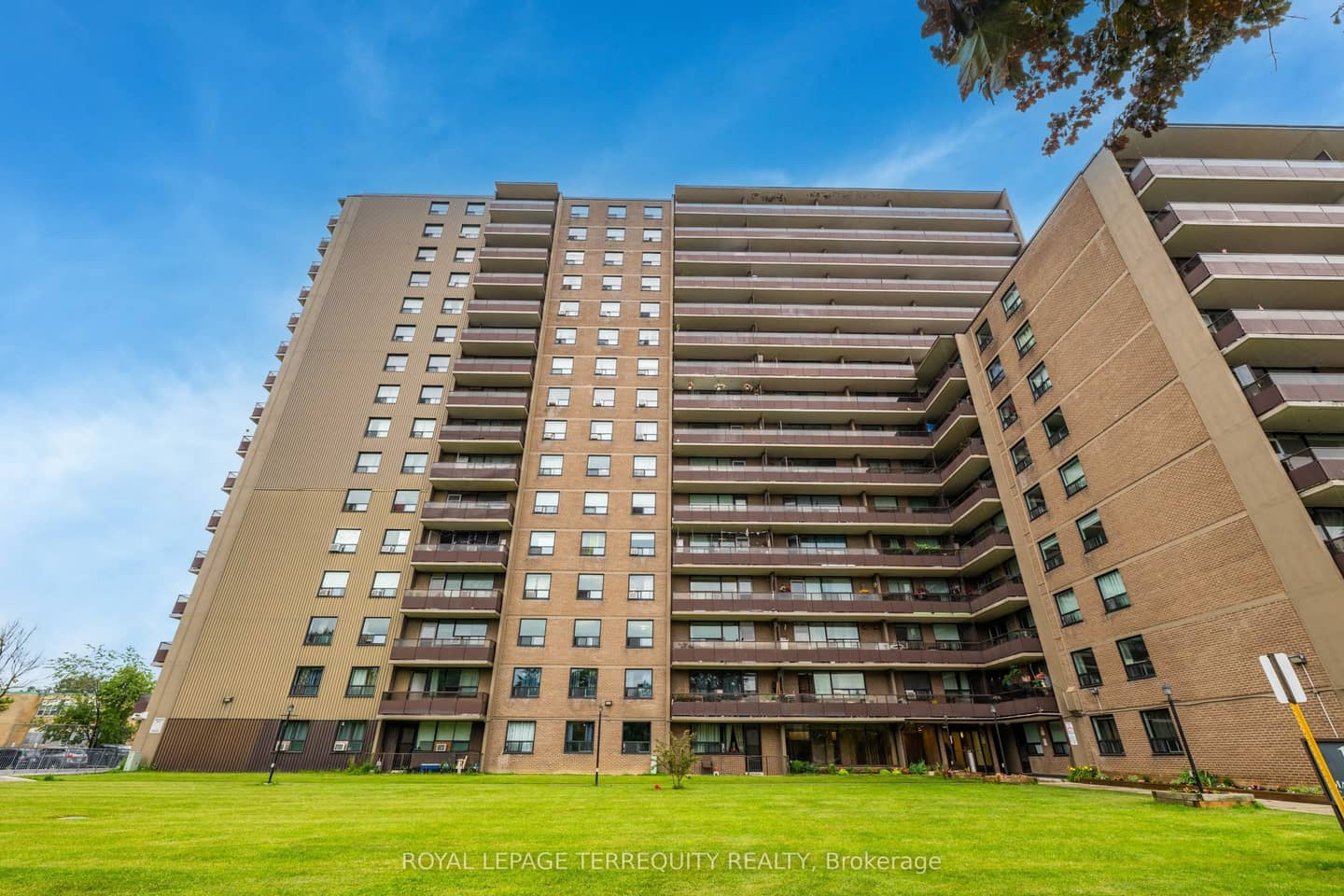 180 Markham Road 816, Toronto, ON M1M 2Z9