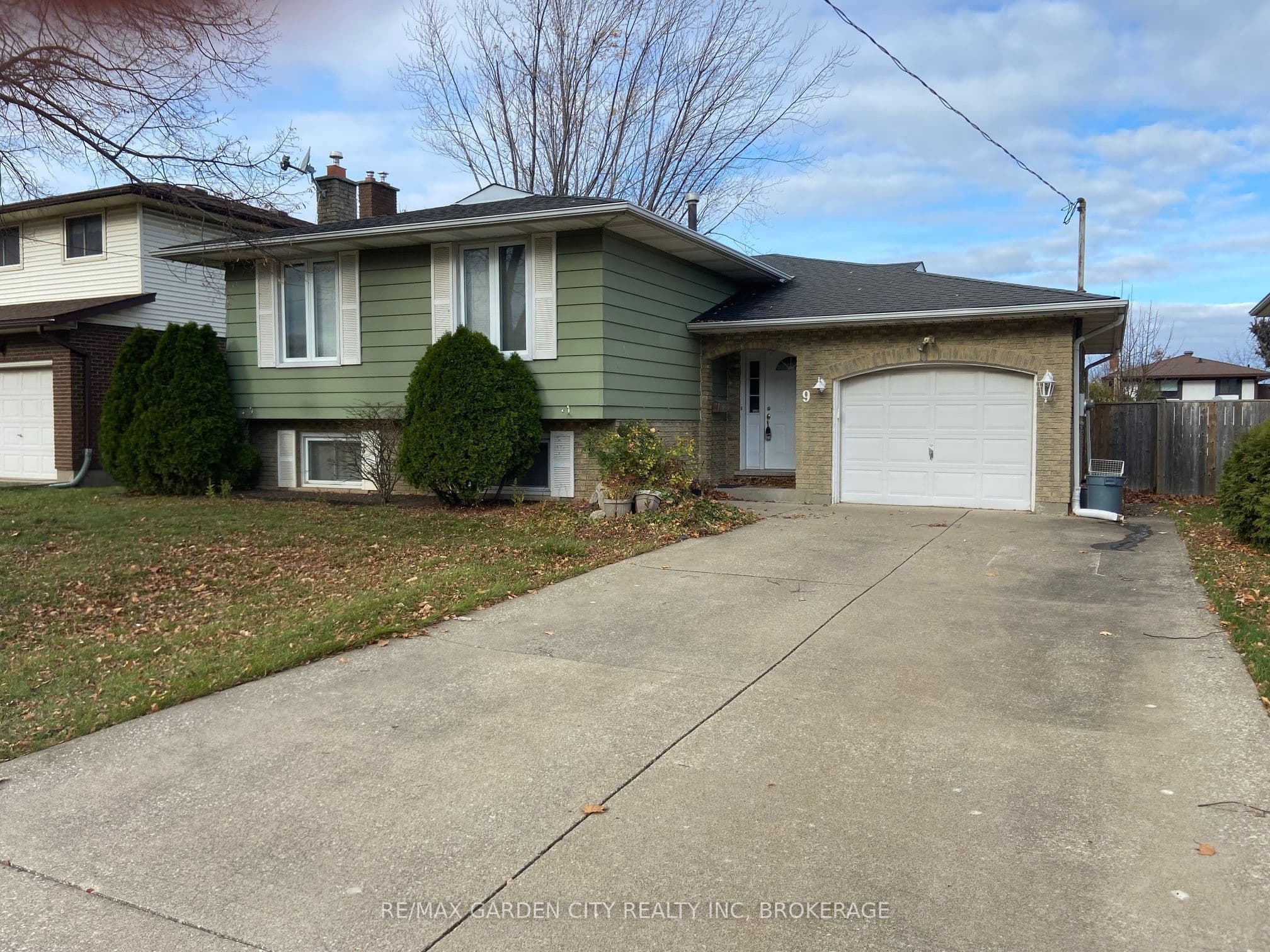 9 STONEGATE Drive Upper, St. Catharines, ON L2P 3K9
