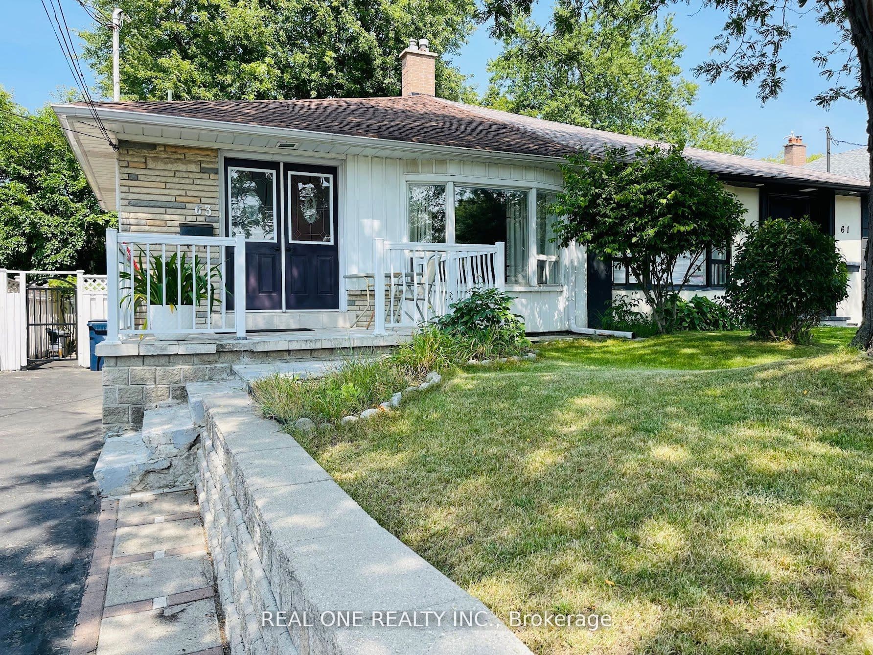 63 Sundial Crescent 2 Bedrooms, Toronto, ON M4A 2J7