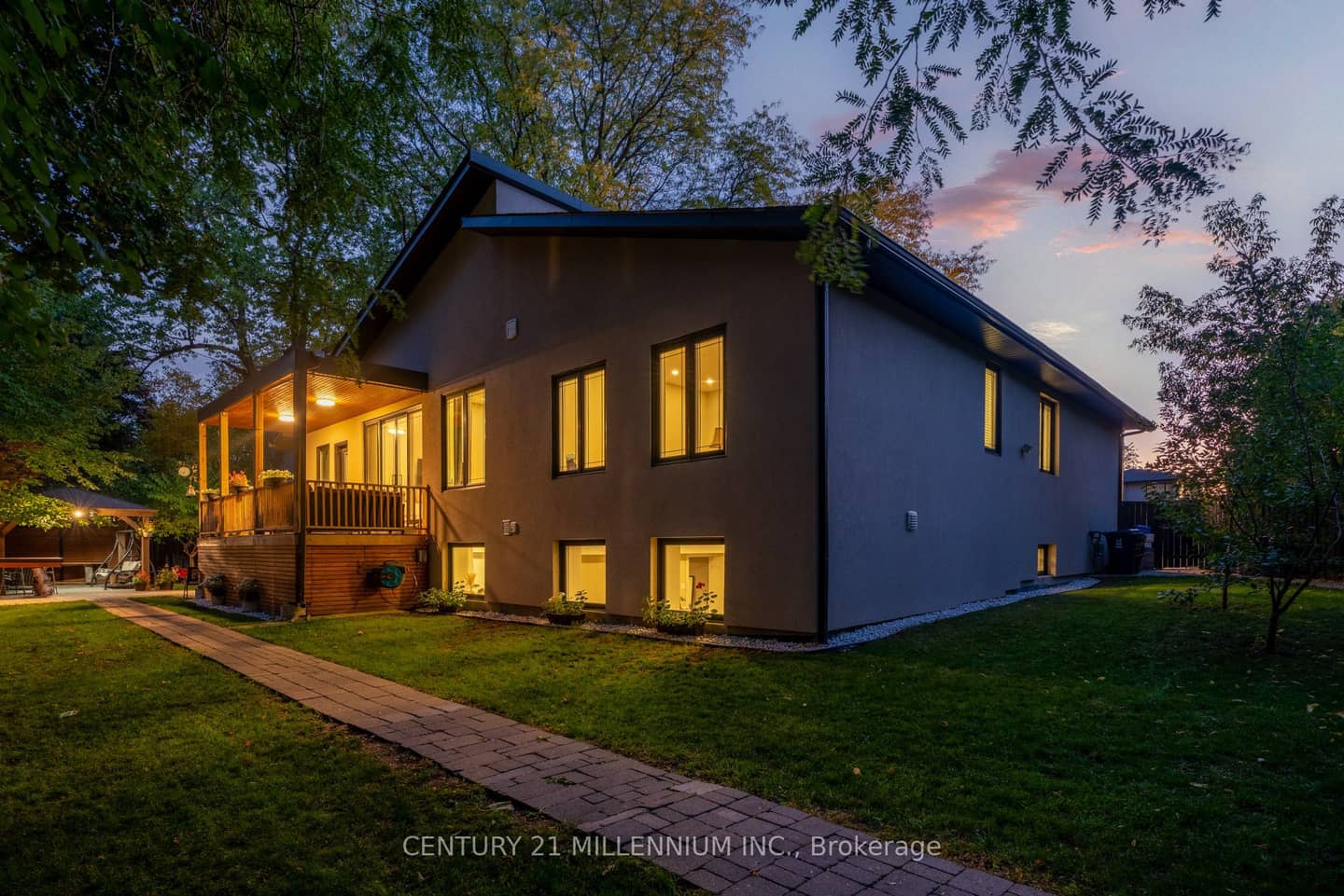 12 Legato Court, Toronto, ON M3B 1L7