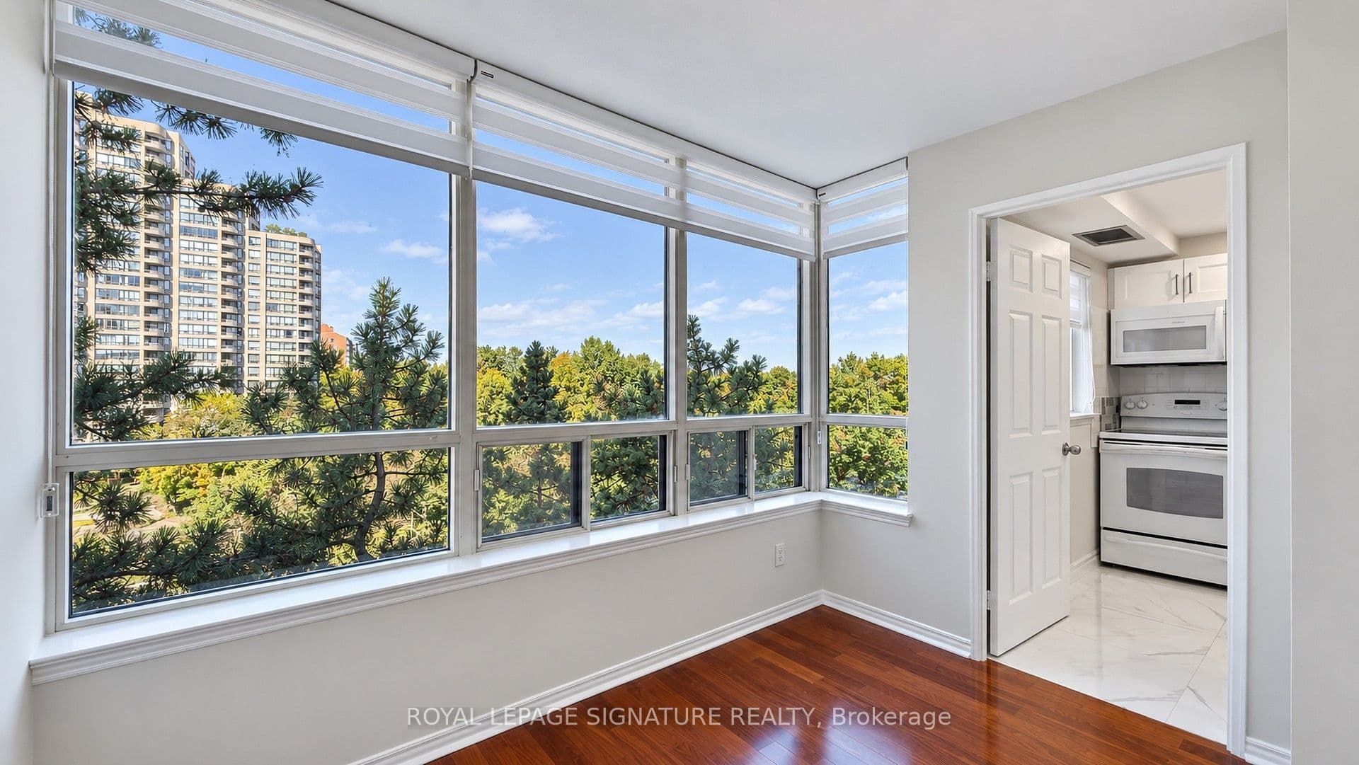 7 Bishop Avenue 411, Toronto, ON M2M 4J4