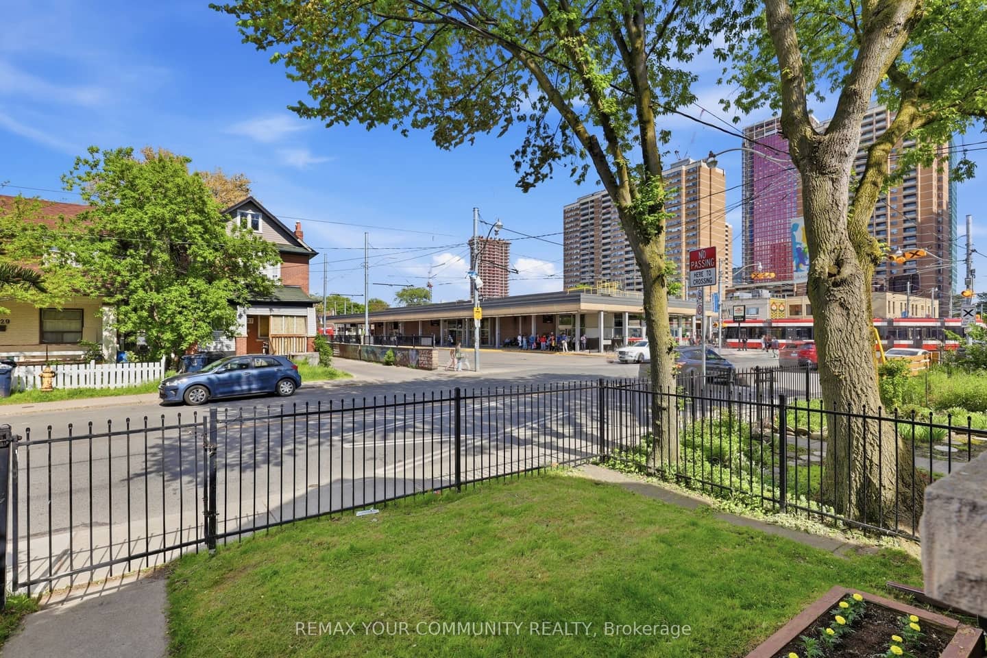 330 Main Street, Toronto, ON M4C 4X7