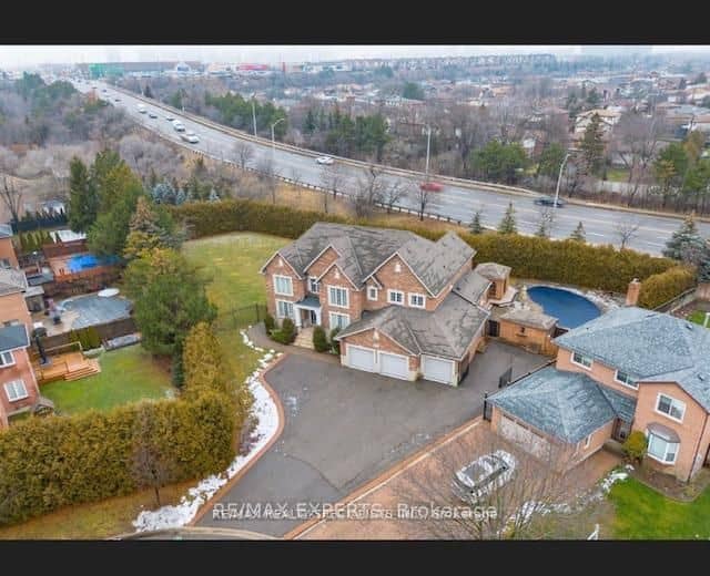 2489 Olinda Court, Mississauga, ON L5C 4P5