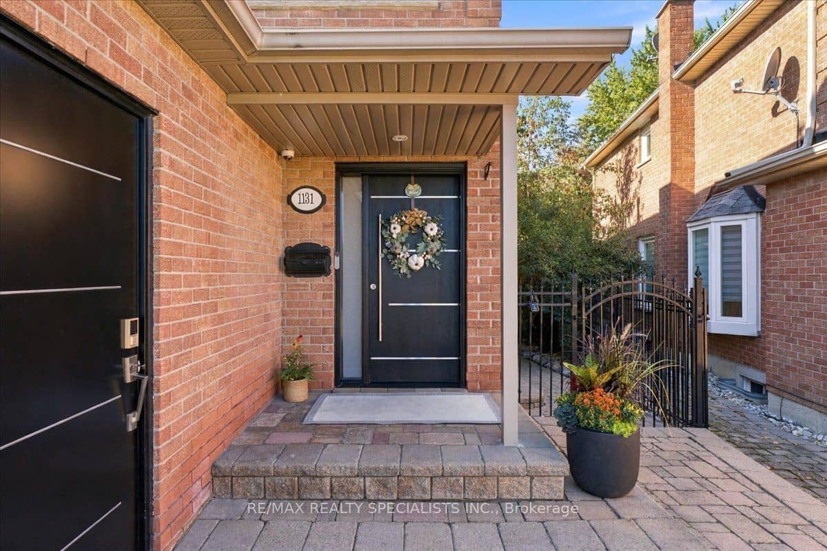 1131 Highgate Place, Mississauga, ON L4W 3H3