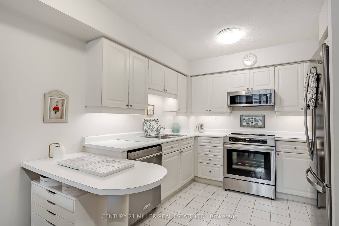 221 Robinson Street 307, Oakville, ON L6J 7N9