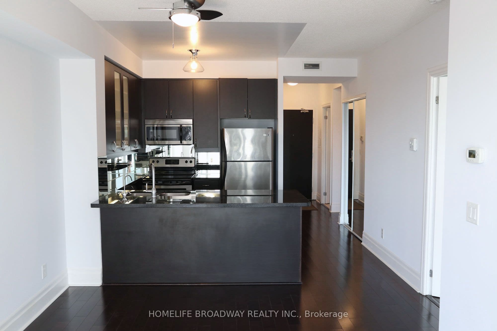 1 Upper Duke Crescent 806, Markham, ON L6G 0B6