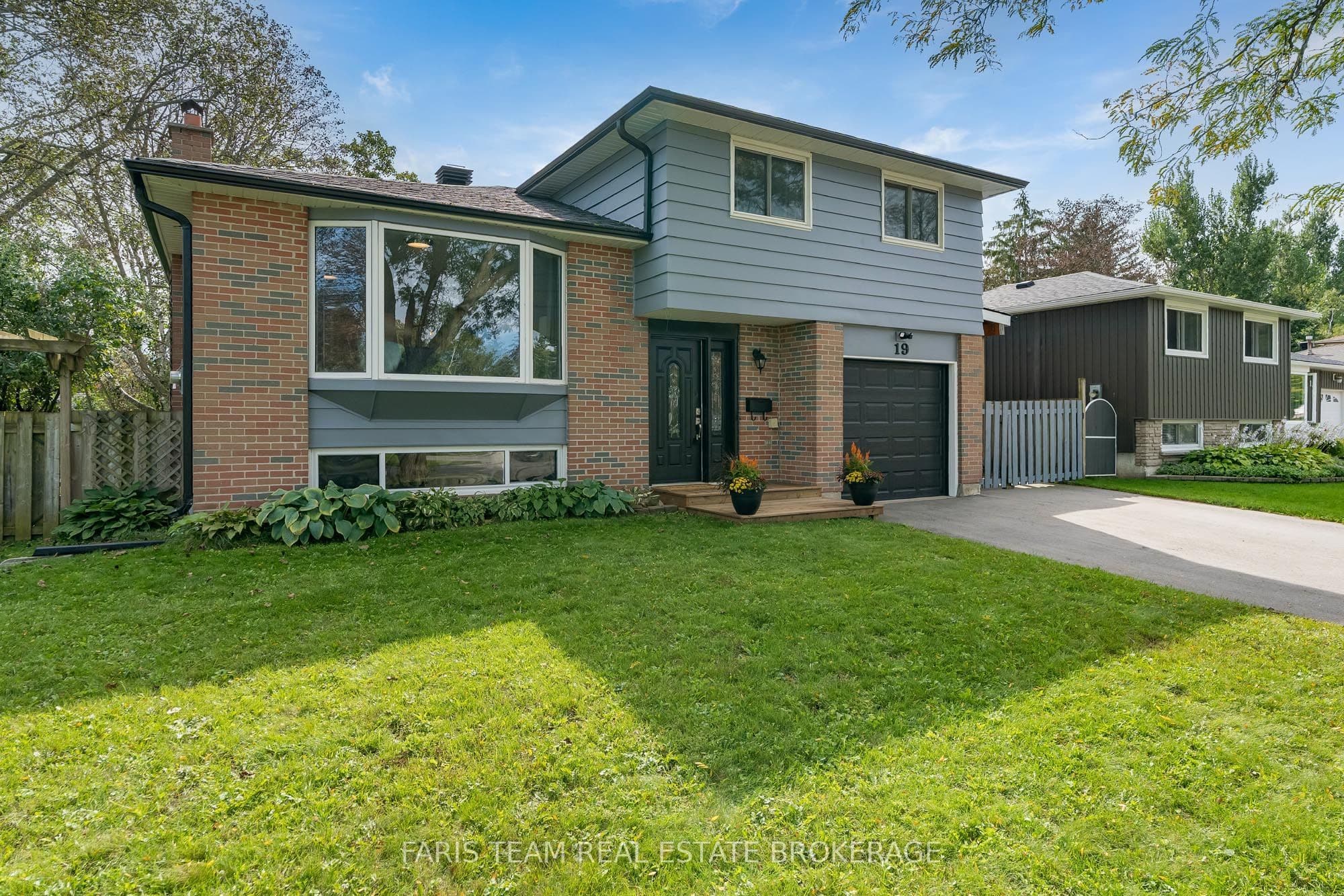 19 Colleen Avenue, Barrie, ON L4M 2M9