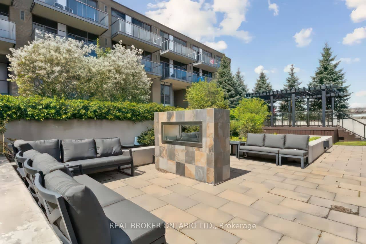 1940 Ironstone Drive 403, Burlington, ON L7L 0E4