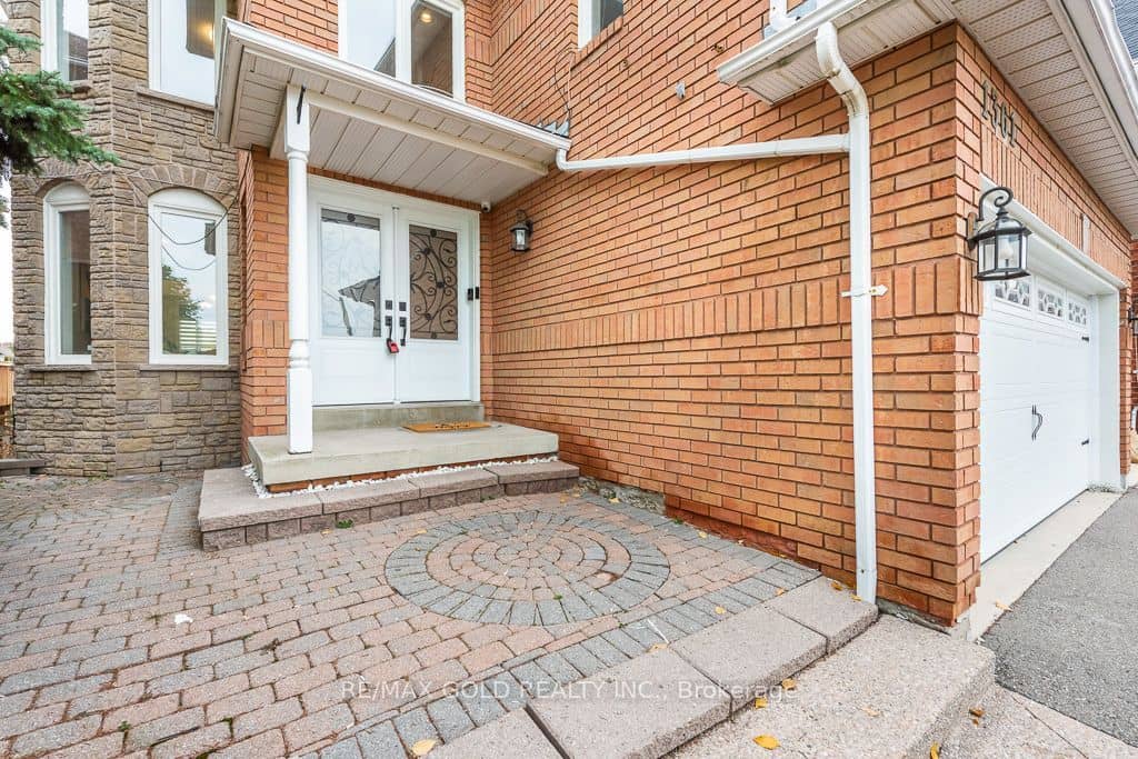 1361 Daniel Creek Road, Mississauga, ON L5V 1V3