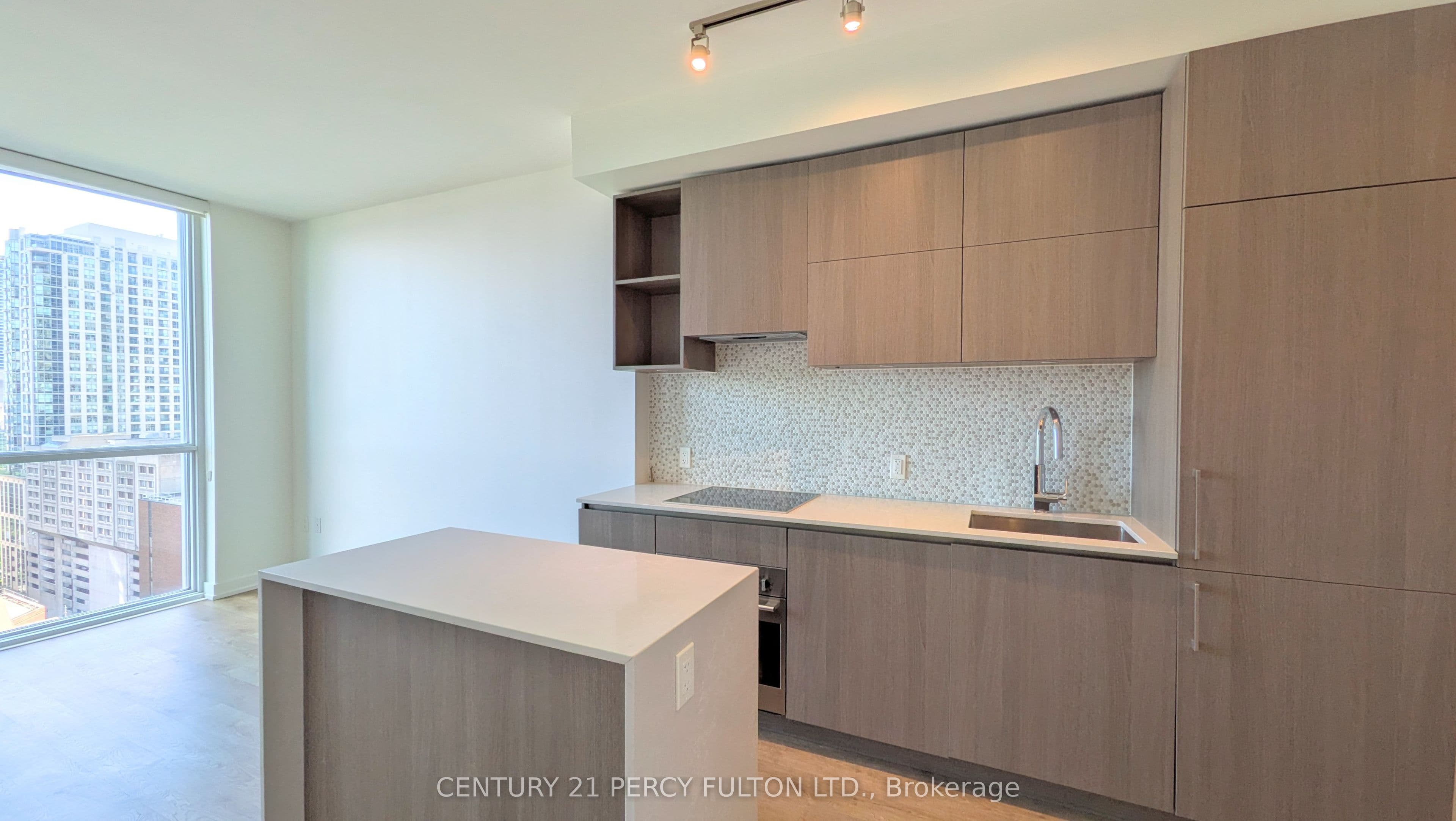 1 Yorkville Avenue 1610, Toronto, ON M4W 1L1