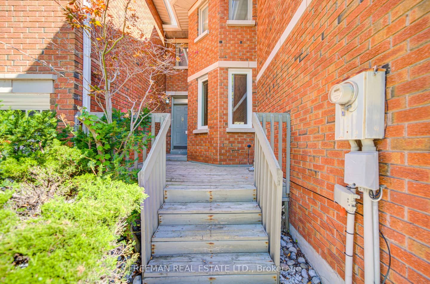 107 Brownstone Circle, Vaughan, ON L4J 7R1