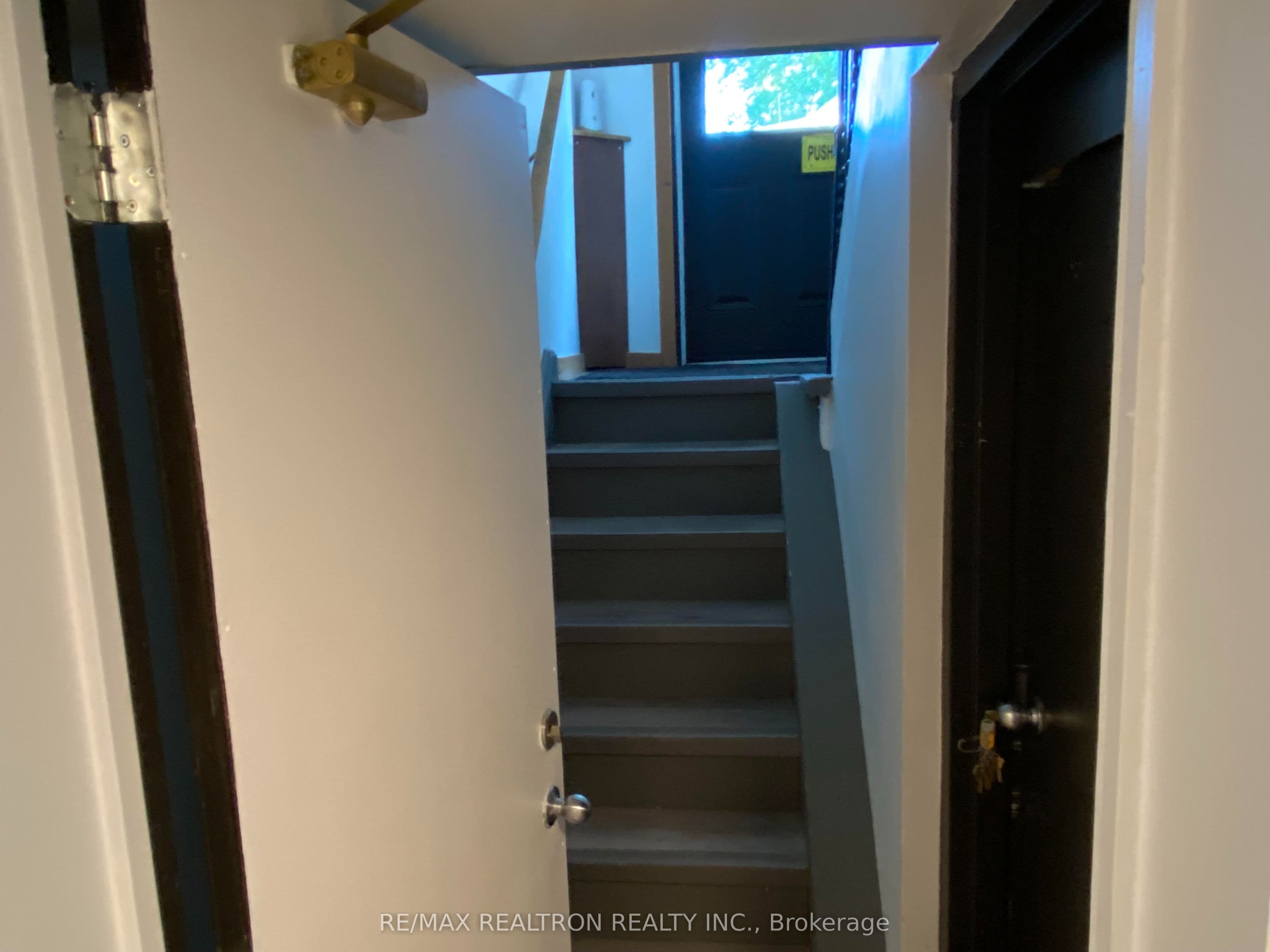 596 Farewell Street Bsmt, Oshawa, ON L1H 6N1