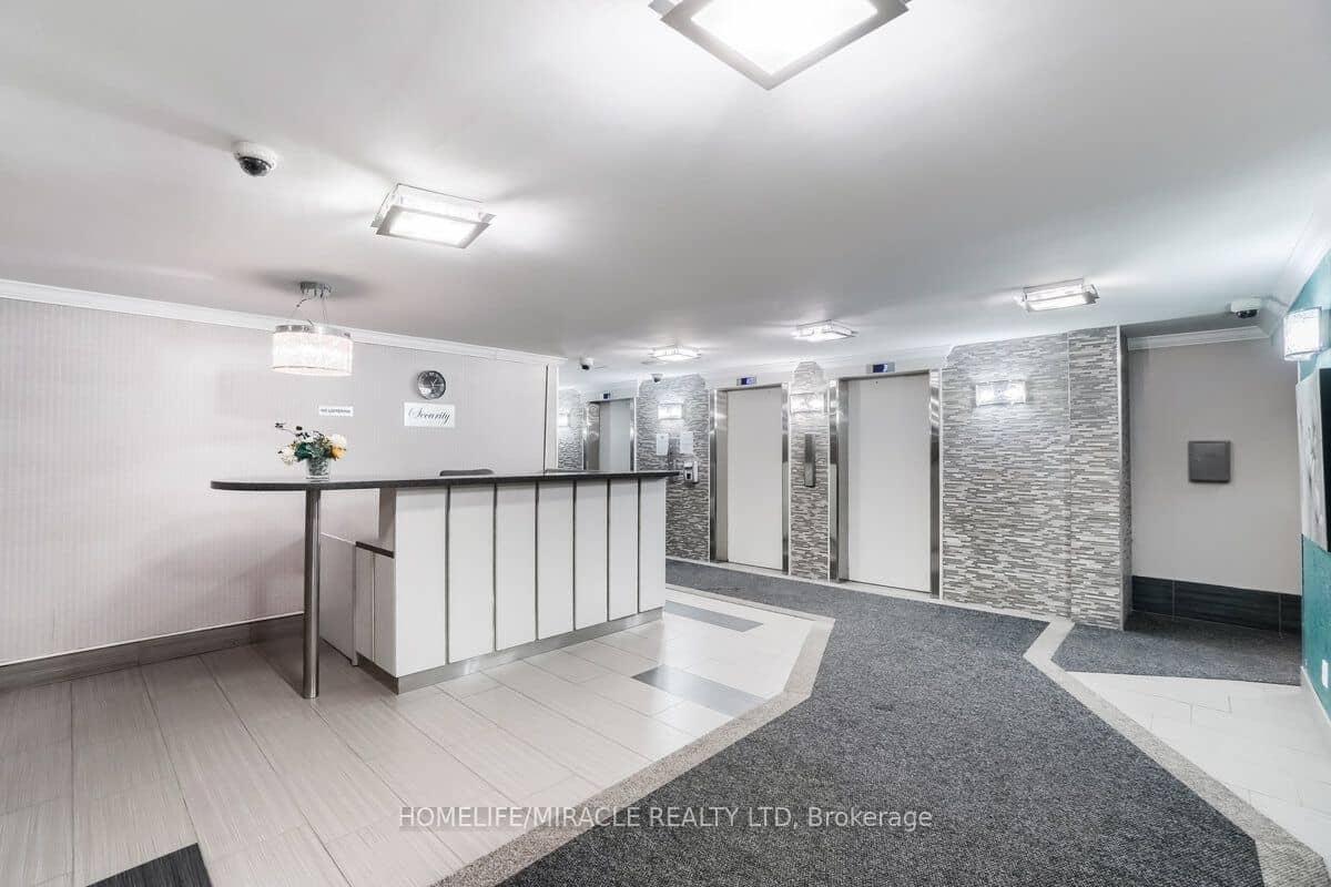 15 Kensington Road 1703, Brampton, ON L6T 3W2