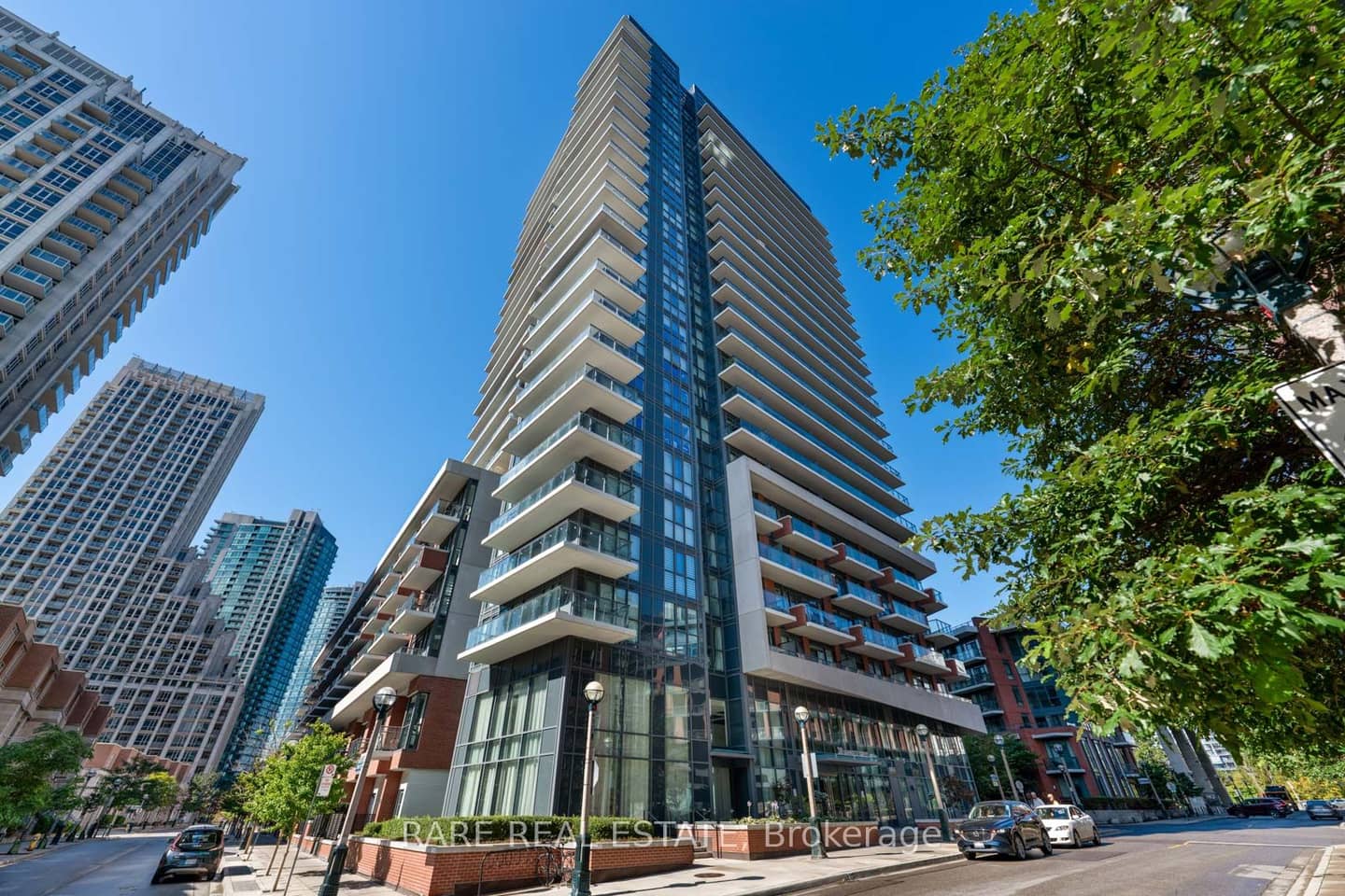 38 Ianuzzi Street 528, Toronto, ON M5V 0E8