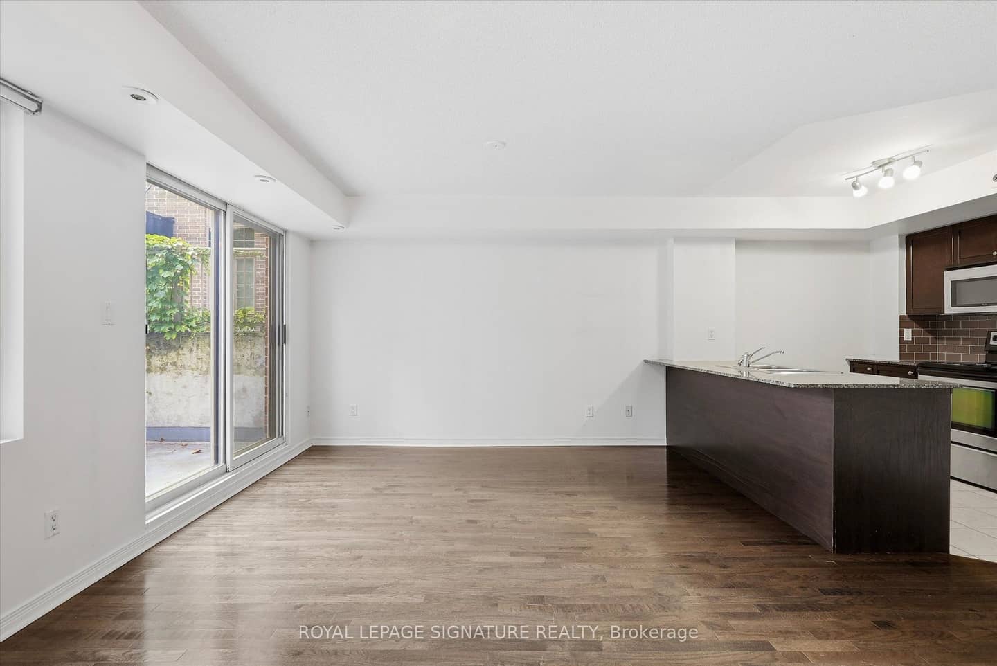 5 Elsie Lane TH135, Toronto, ON M6P 3N3
