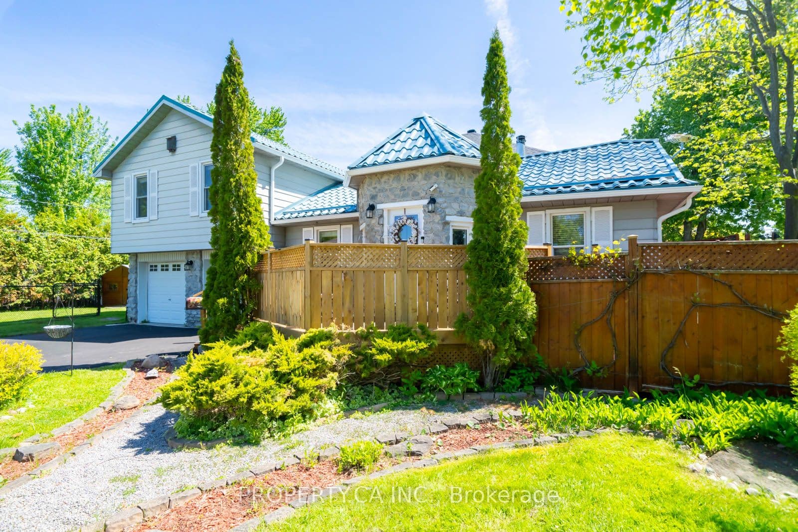 131 Cook's Bay Drive, Georgina, ON L4P 1M8