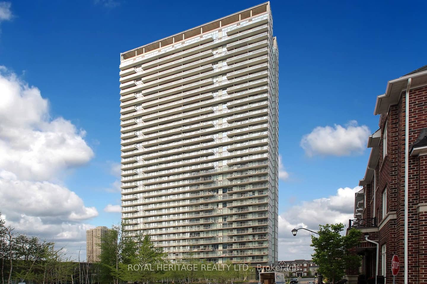 105 Queensway Avenue 1216, Toronto, ON M6S 5B5