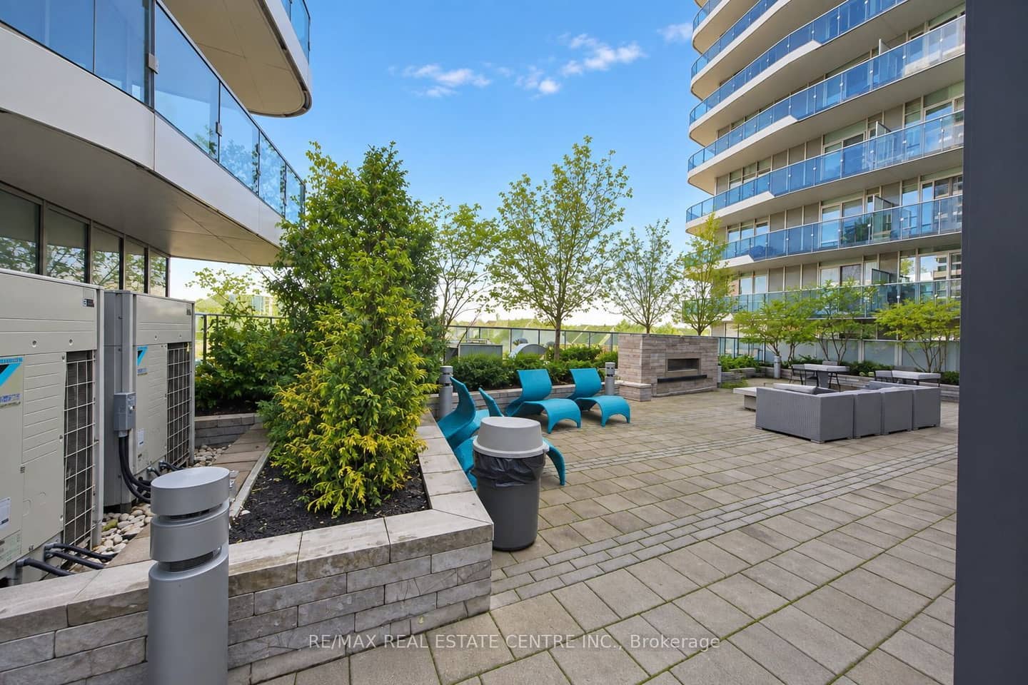 9471 Yonge Street 315, Richmond Hill, ON L4C 1V4