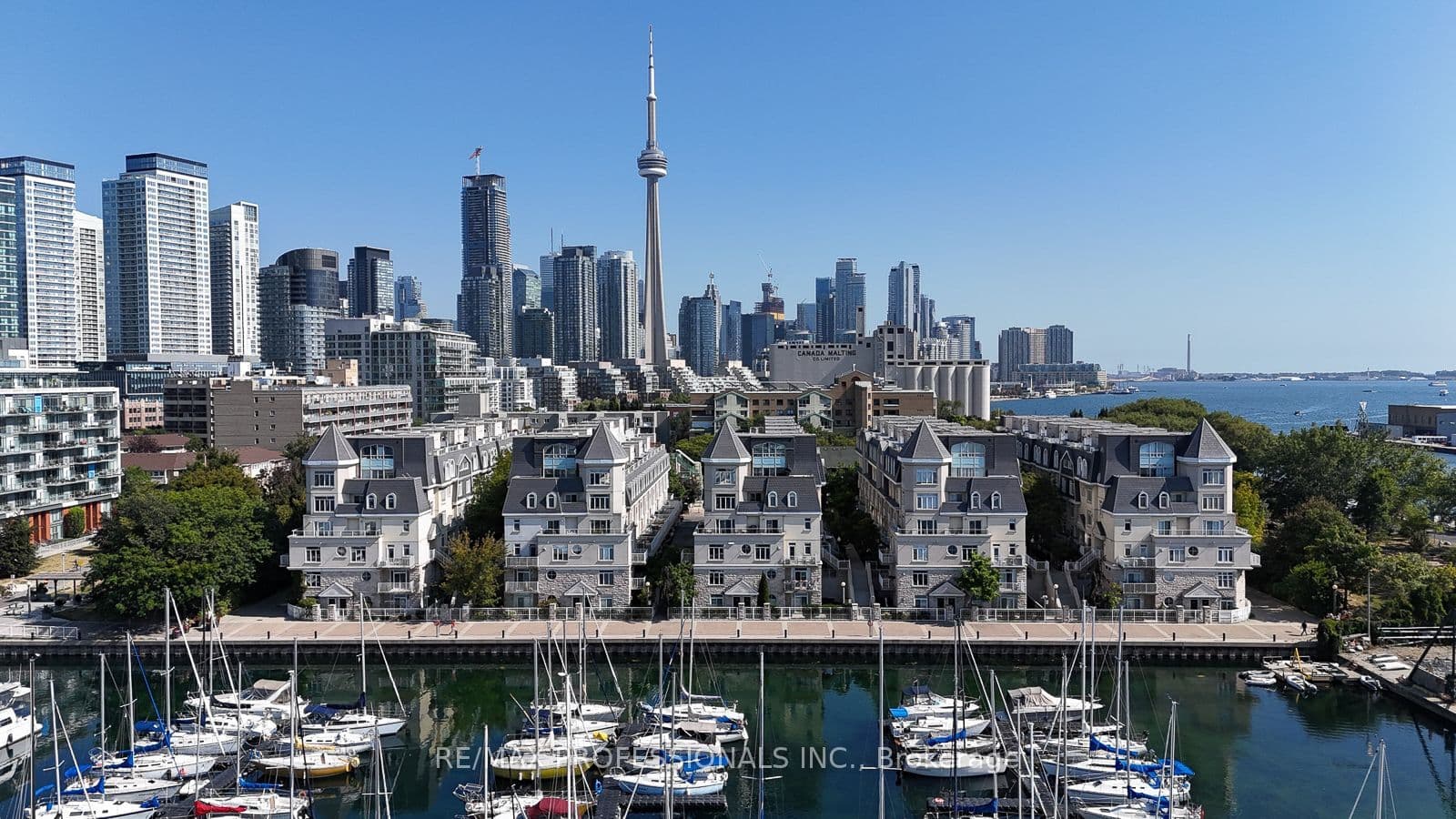 32 Stadium Road 327, Toronto, ON M5V 3P4