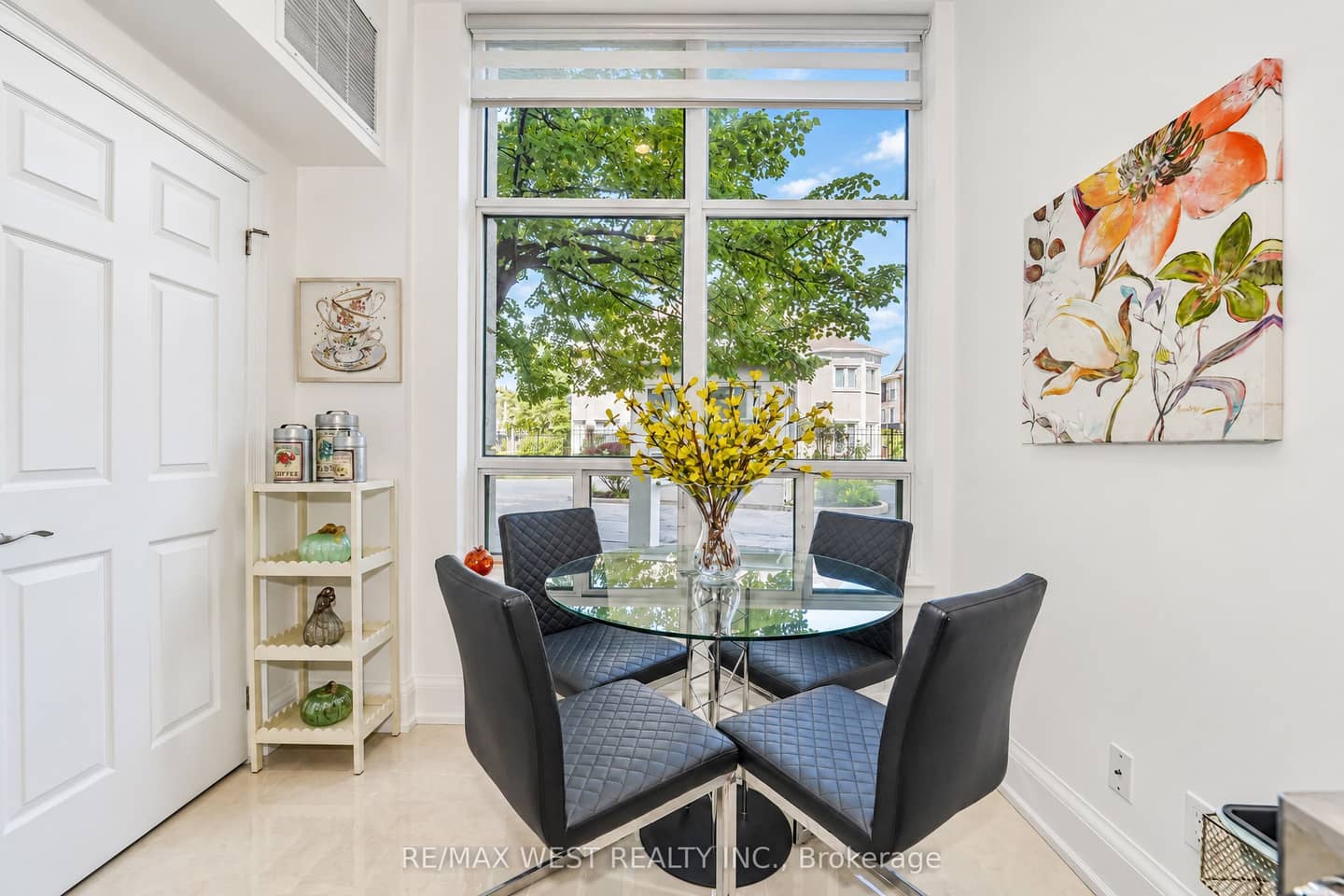 1 Emerald Lane 105, Vaughan, ON L4J 8N2