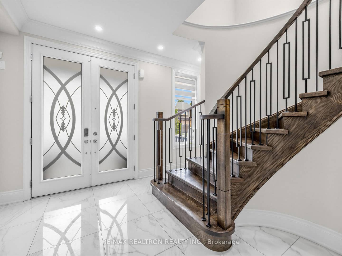 142 Auckland Drive, Whitby, ON L1P 0J2