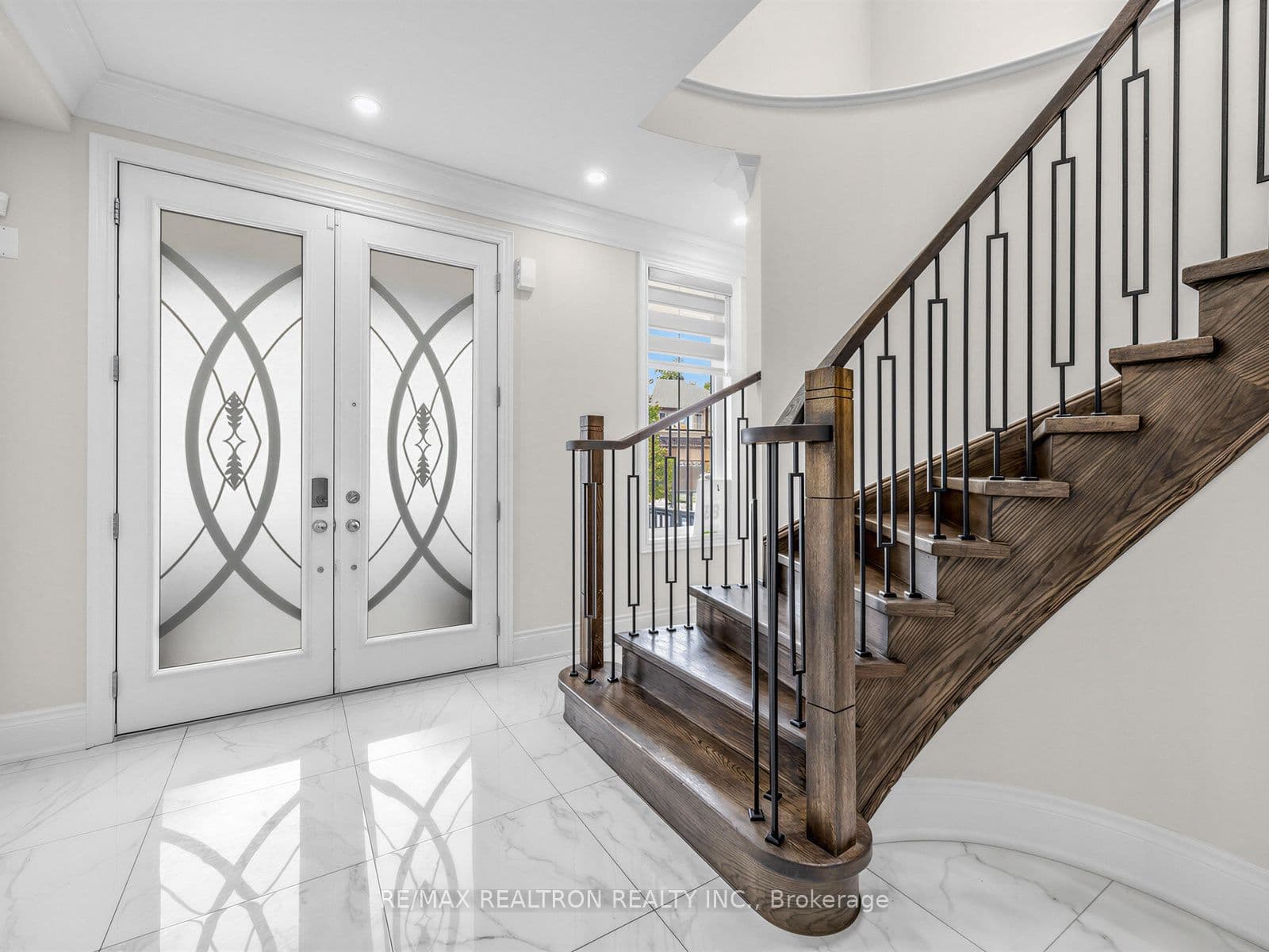 142 Auckland Drive, Whitby, ON L1P 0J2