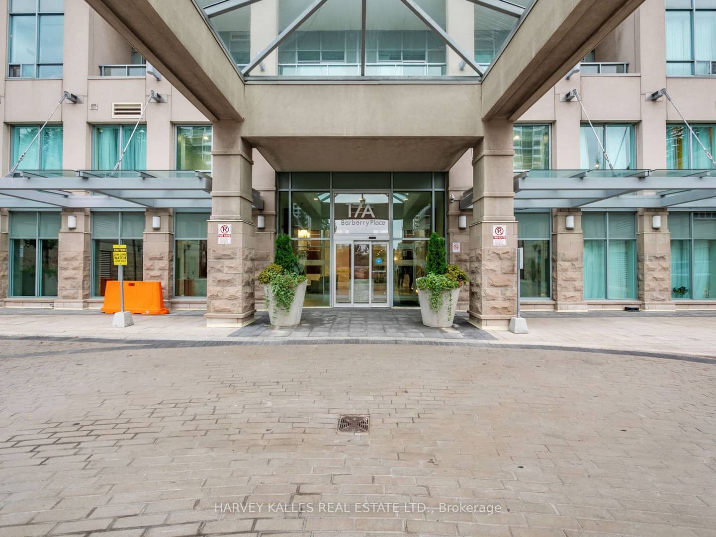 17 Barberry Place 1814, Toronto, ON M2K 3E2