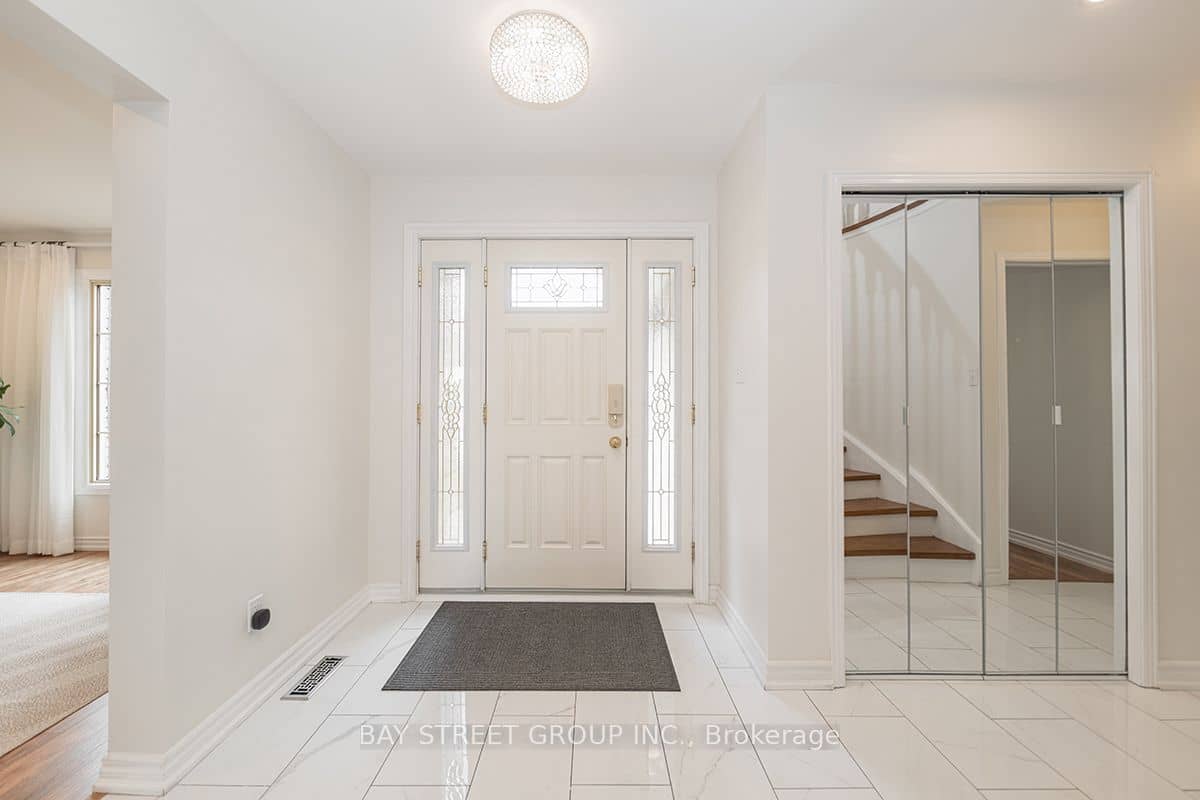 338 Prince Of Wales Drive, Whitby, ON L1N 6M9